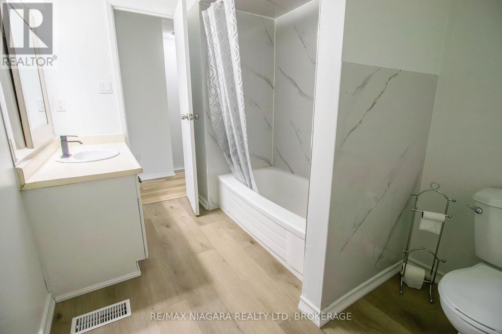 225 - 195 Denistoun Street, Welland, Ontario  L3C 6J6 - Photo 14 - X12492278