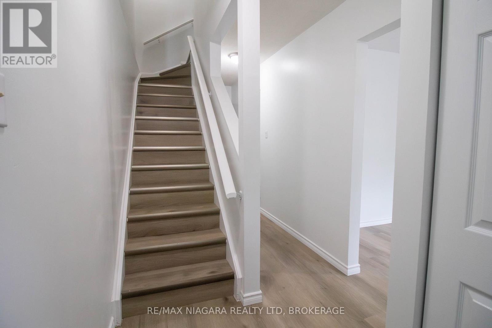 225 - 195 Denistoun Street, Welland, Ontario  L3C 6J6 - Photo 2 - X12492278