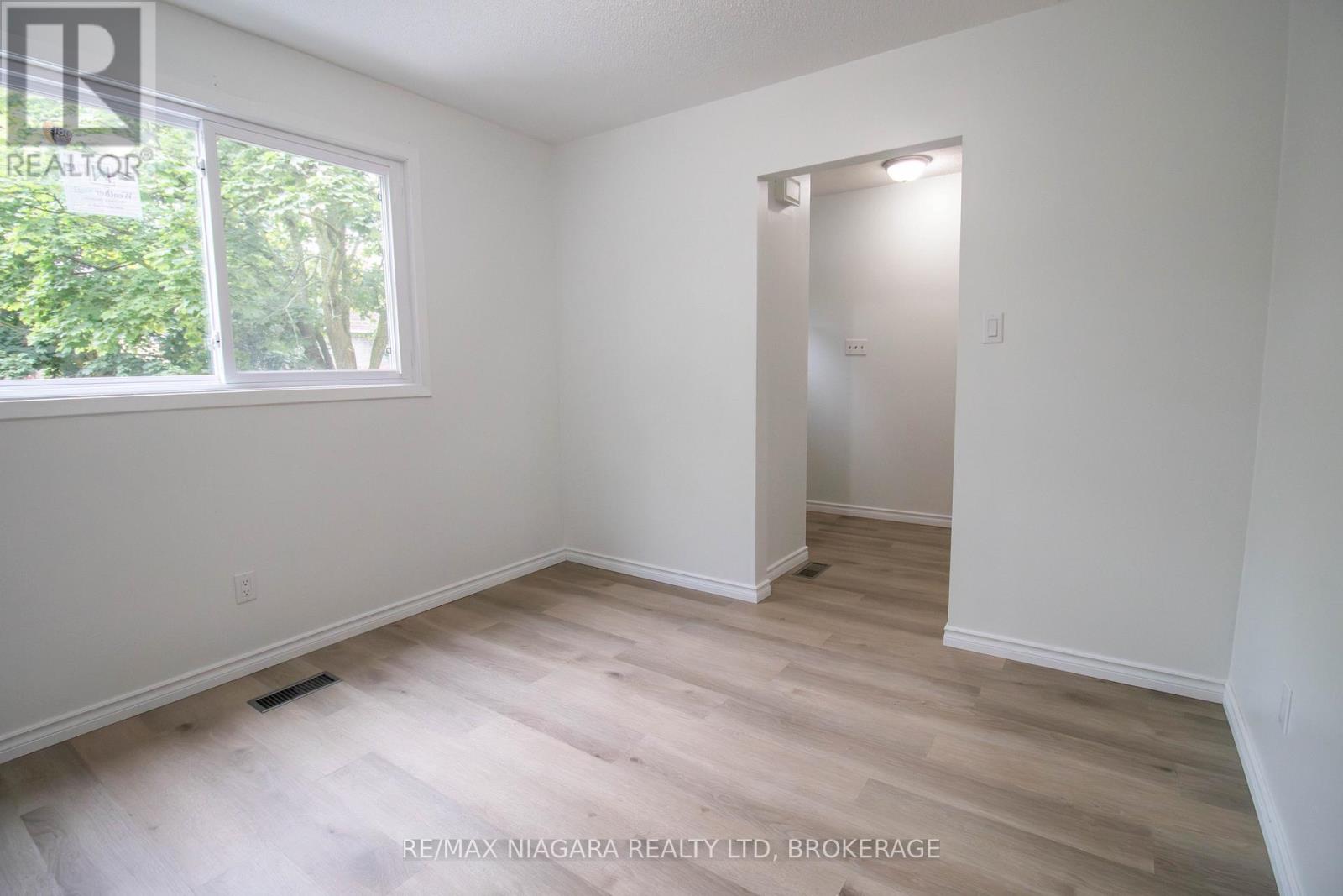 225 - 195 Denistoun Street, Welland, Ontario  L3C 6J6 - Photo 4 - X12492278