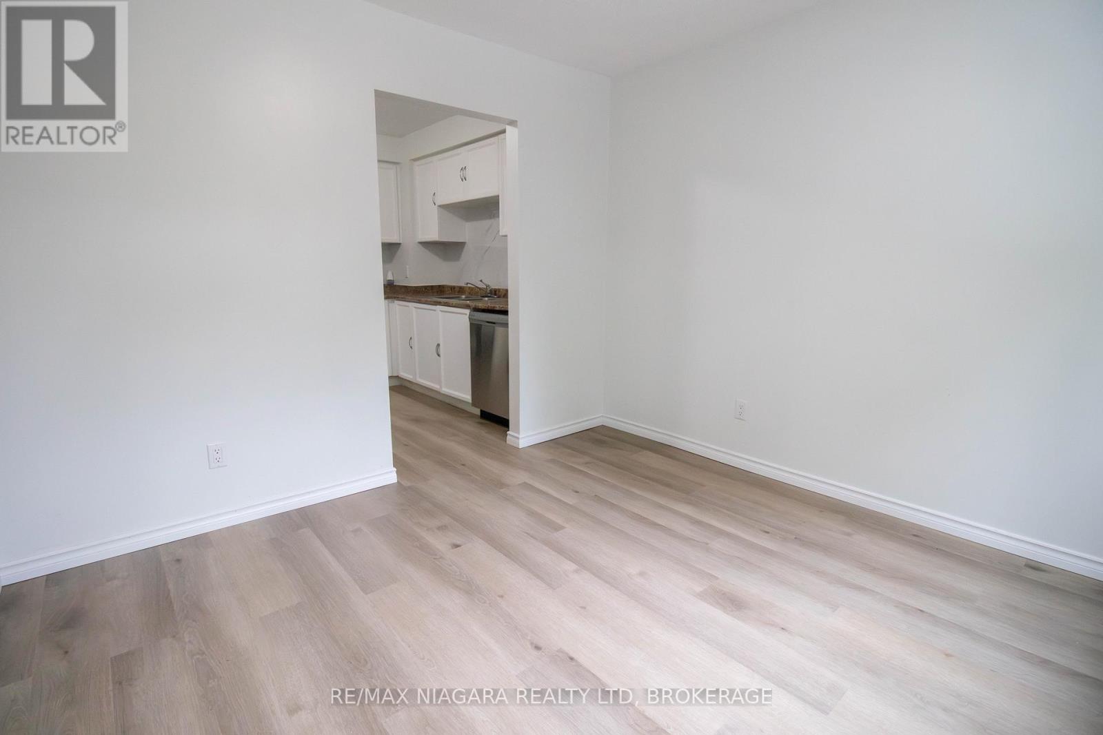 225 - 195 Denistoun Street, Welland, Ontario  L3C 6J6 - Photo 5 - X12492278