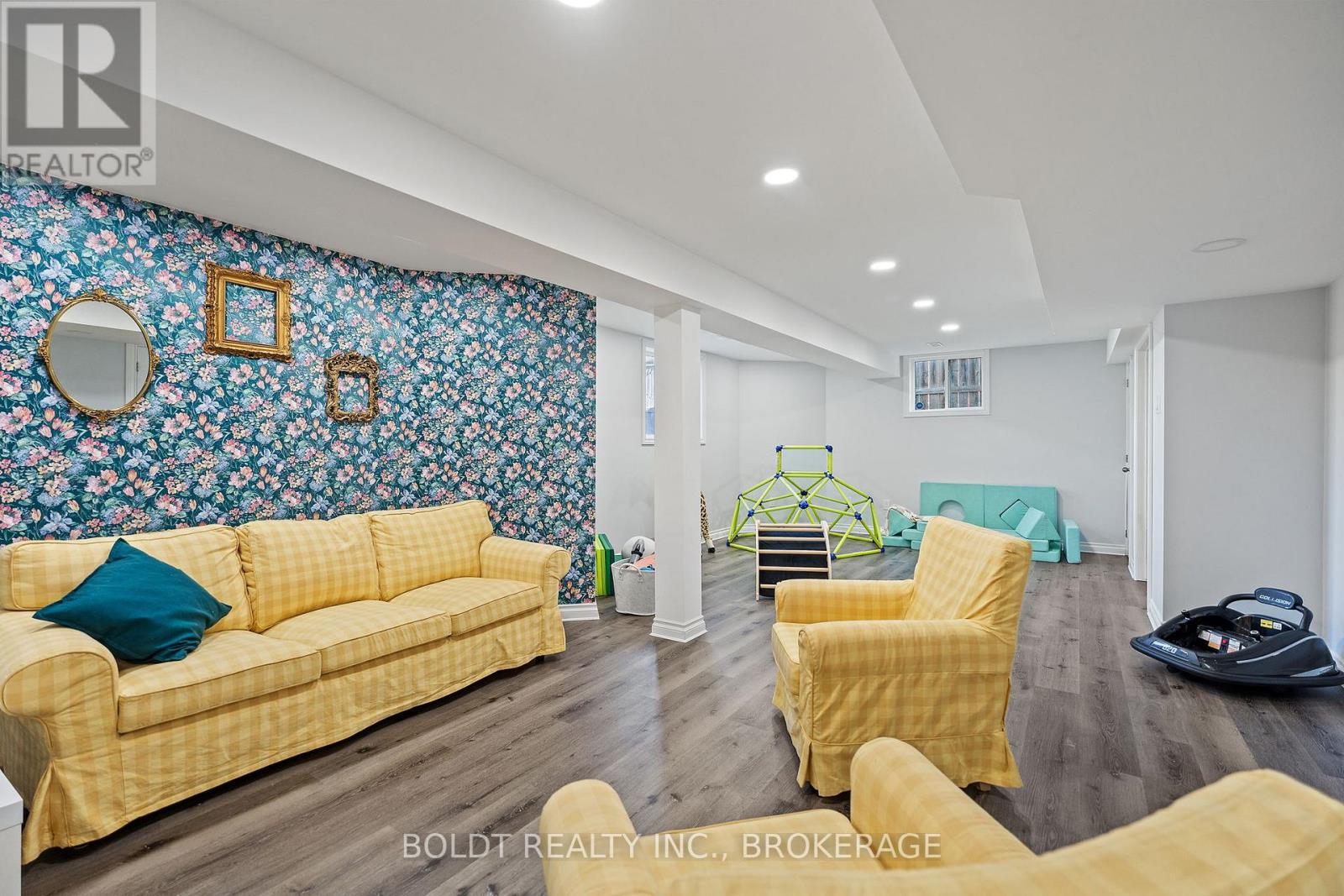 8114 Windsong Drive, Niagara Falls, Ontario  L2H 3M4 - Photo 27 - X12492304