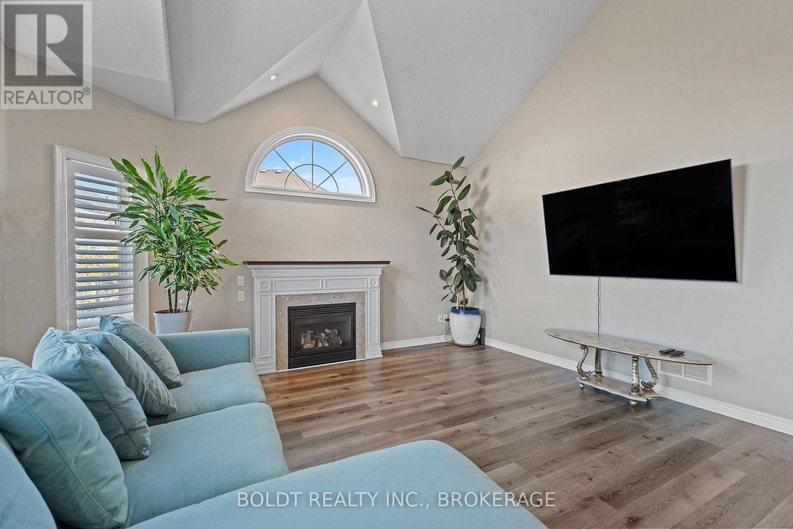 8114 Windsong Drive, Niagara Falls, Ontario  L2H 3M4 - Photo 4 - X12492304