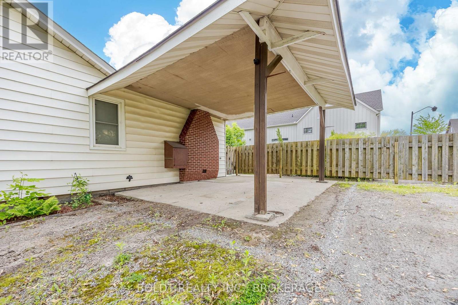 1828 Decew Road, Thorold, Ontario  L0S 1E6 - Photo 3 - X12492390