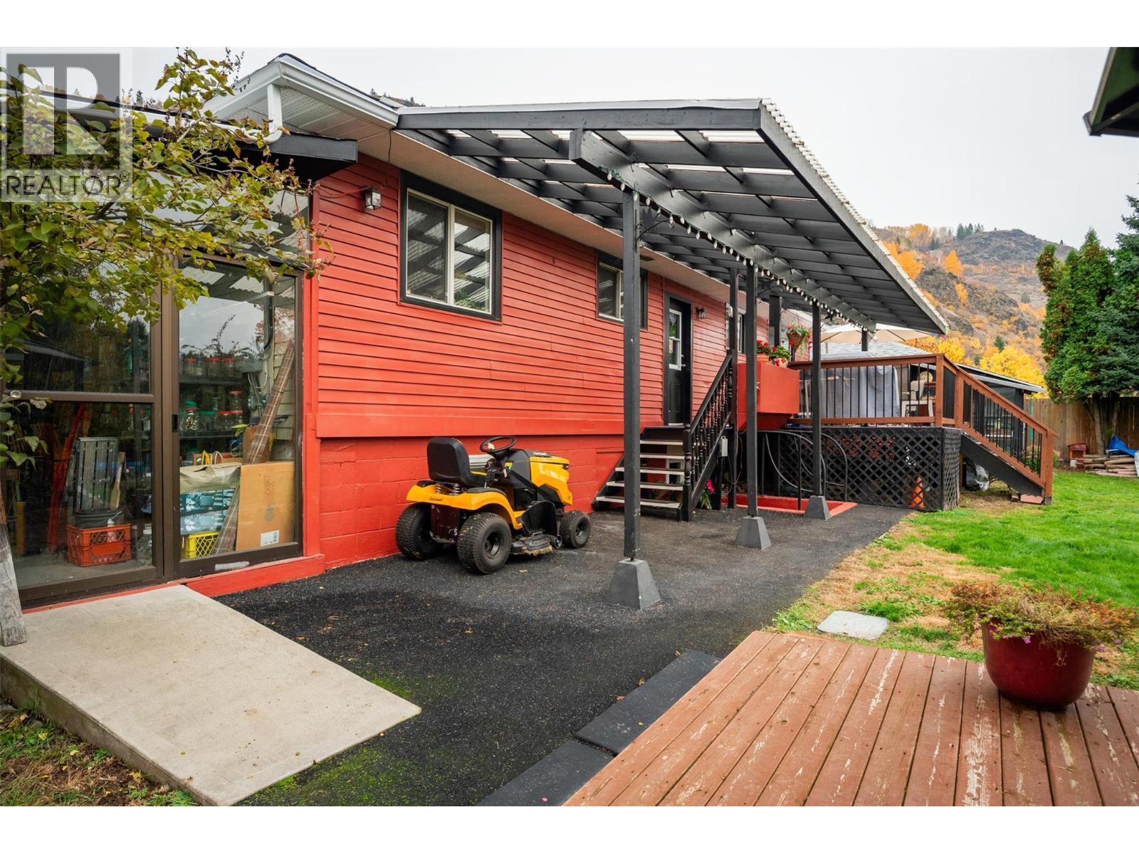 8329 Highway 3b, Trail, British Columbia  V1R 4W3 - Photo 44 - 10366962