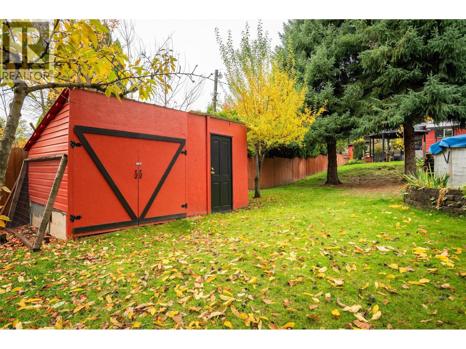 8329 Highway 3b, Trail, British Columbia  V1R 4W3 - Photo 52 - 10366962