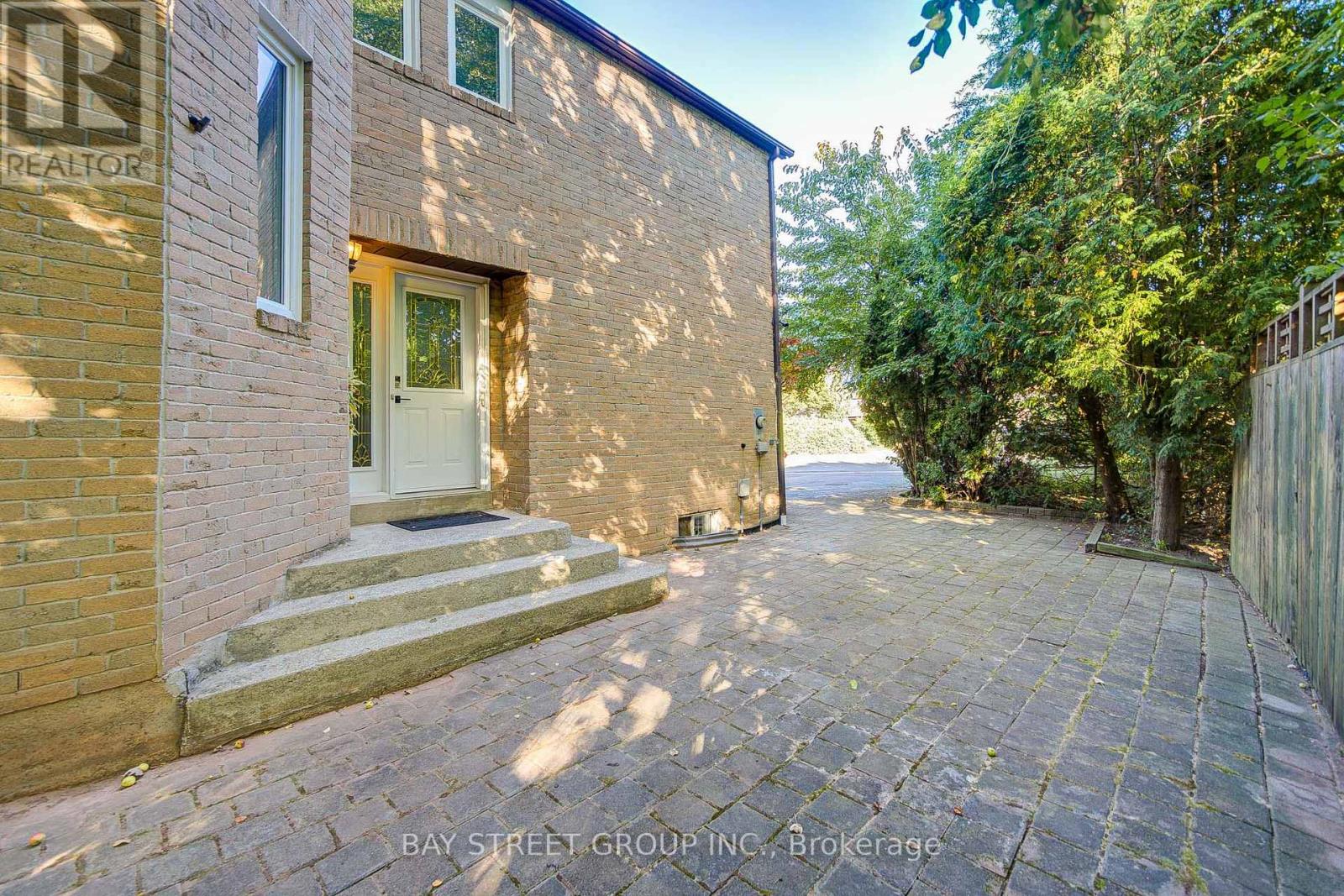 1307 Barberry Green, Oakville, Ontario  L6M 2A7 - Photo 45 - W12405593