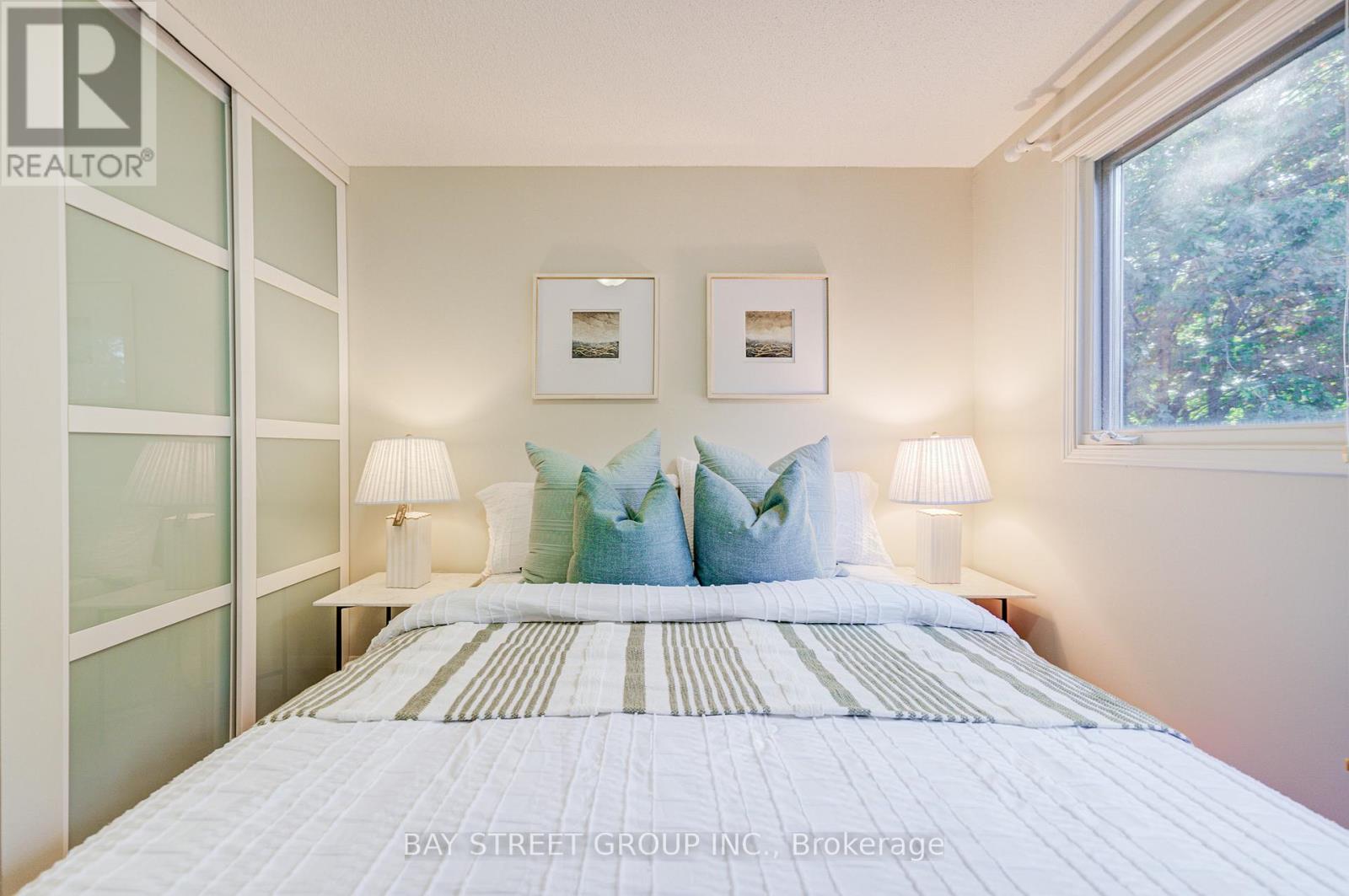 1307 Barberry Green, Oakville, Ontario  L6M 2A7 - Photo 36 - W12405593