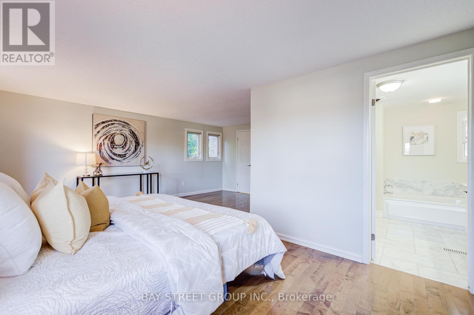 1307 Barberry Green, Oakville, Ontario  L6M 2A7 - Photo 29 - W12405593