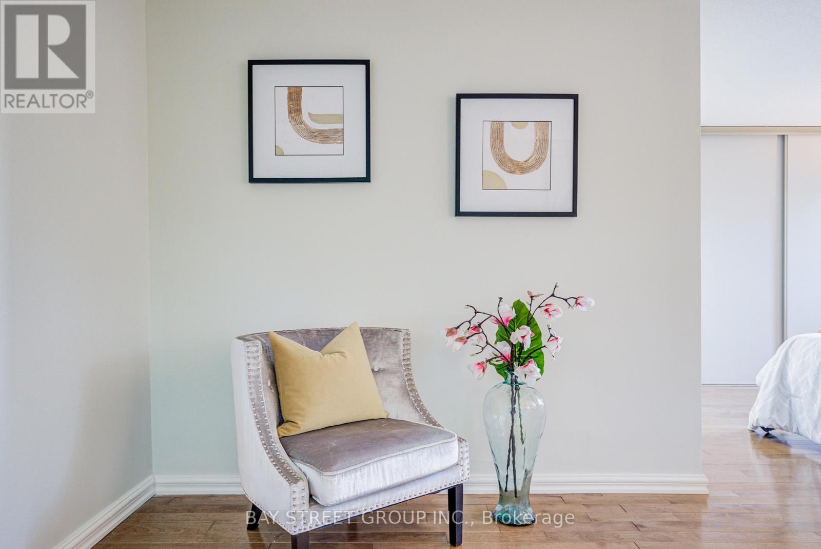 1307 Barberry Green, Oakville, Ontario  L6M 2A7 - Photo 30 - W12405593