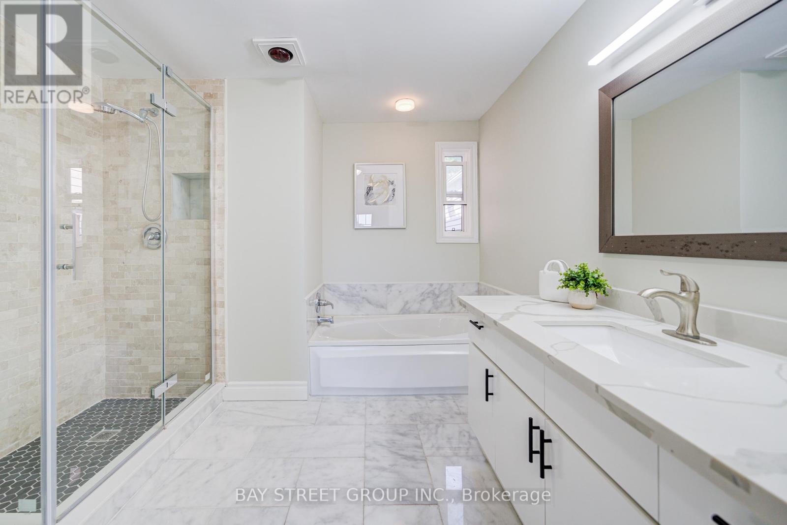 1307 Barberry Green, Oakville, Ontario  L6M 2A7 - Photo 31 - W12405593