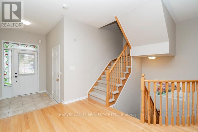 3886 Skyview Street, Mississauga, Ontario  L5M 8A4 - Photo 4 - W12491510