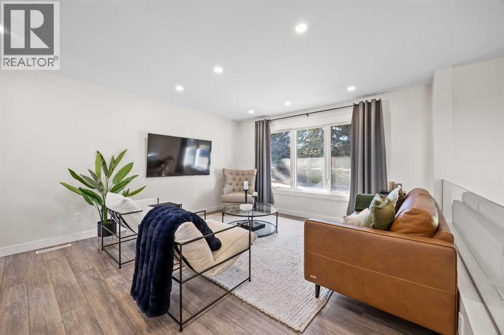 827 Canaveral Crescent Sw, Calgary, Alberta  T2W 1N3 - Photo 4 - A2264816