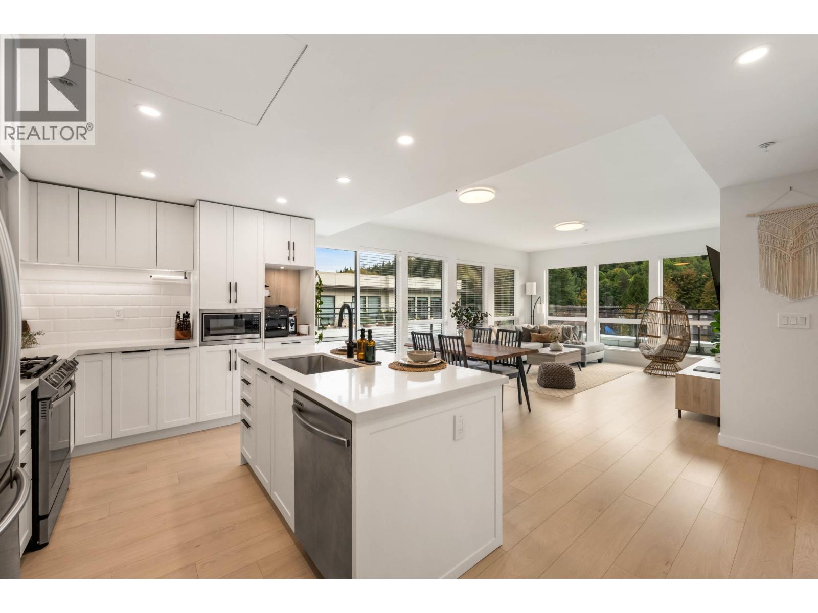 604 3018 St George Street, Port Moody, British Columbia  V3H 2H7 - Photo 4 - R3057963