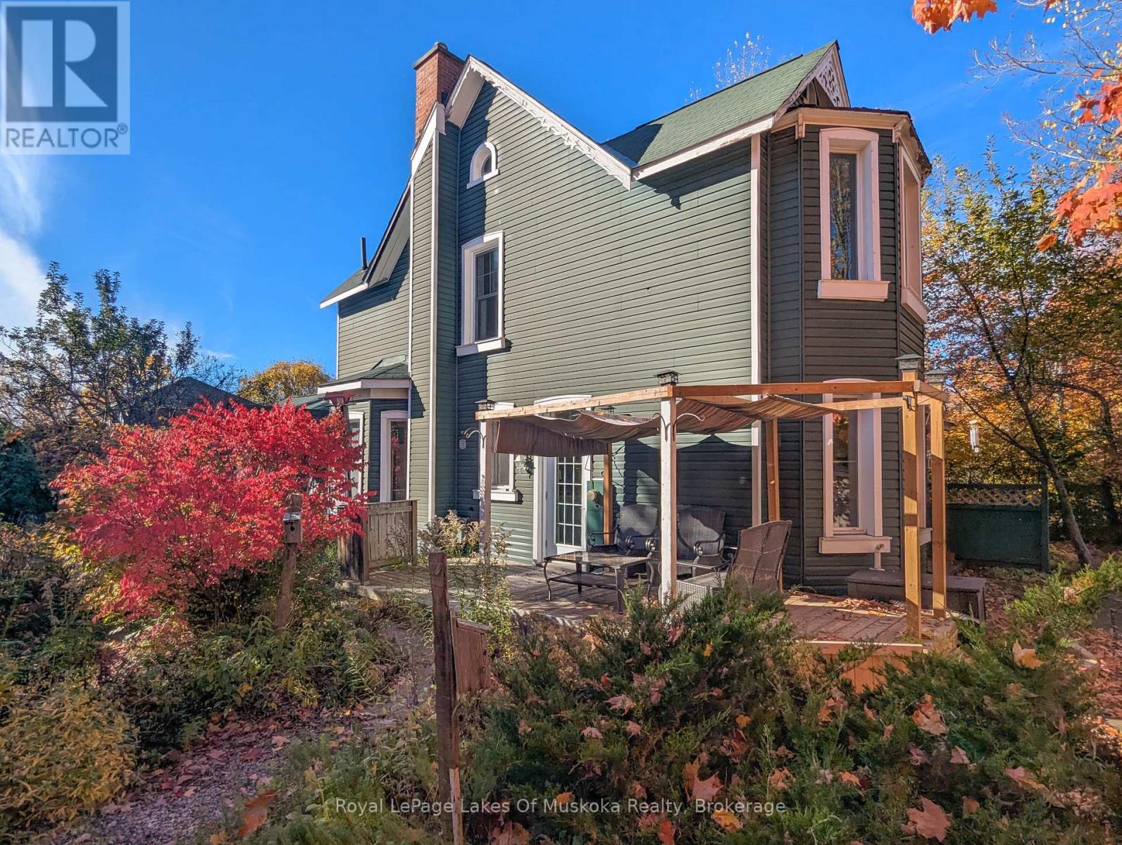 86 Quebec Street, Bracebridge, Ontario  P1L 2A4 - Photo 2 - X12492138