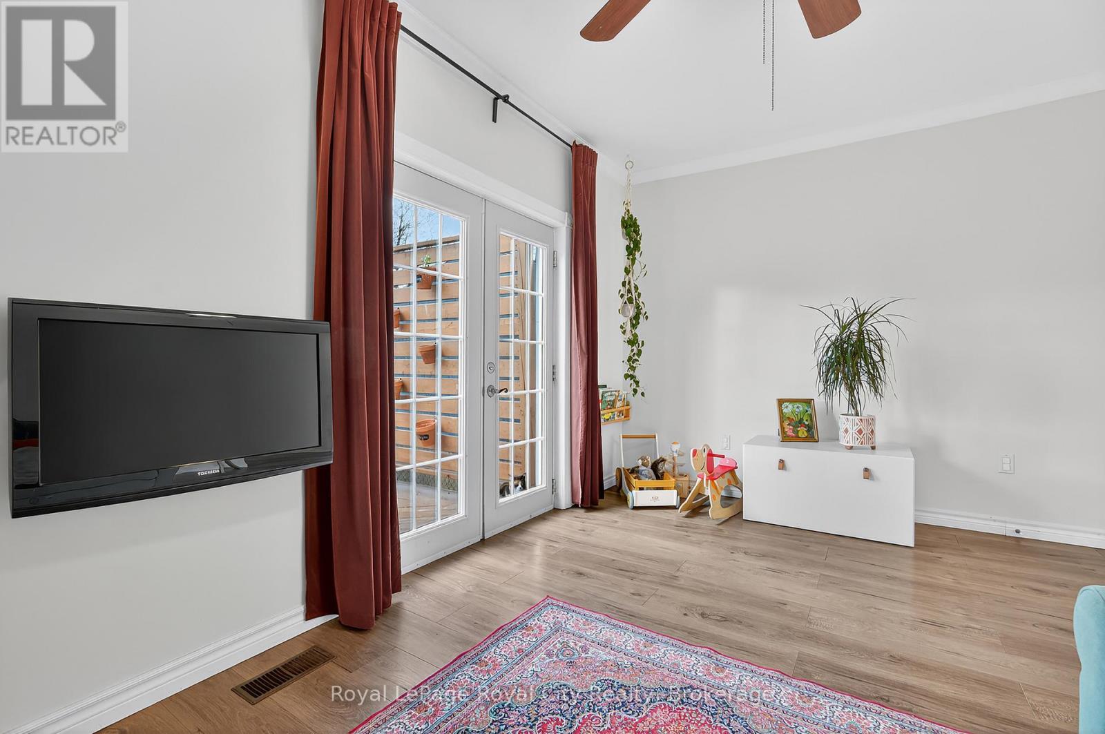 37 Lawrence Avenue, Guelph, Ontario  N1E 5Y4 - Photo 10 - X12492186