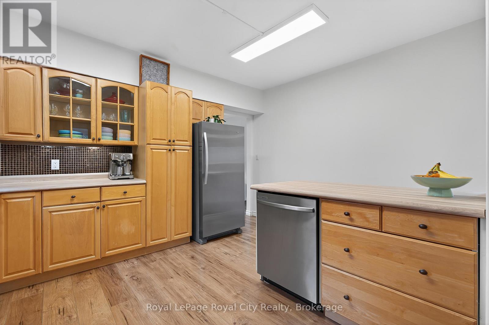 37 Lawrence Avenue, Guelph, Ontario  N1E 5Y4 - Photo 4 - X12492186