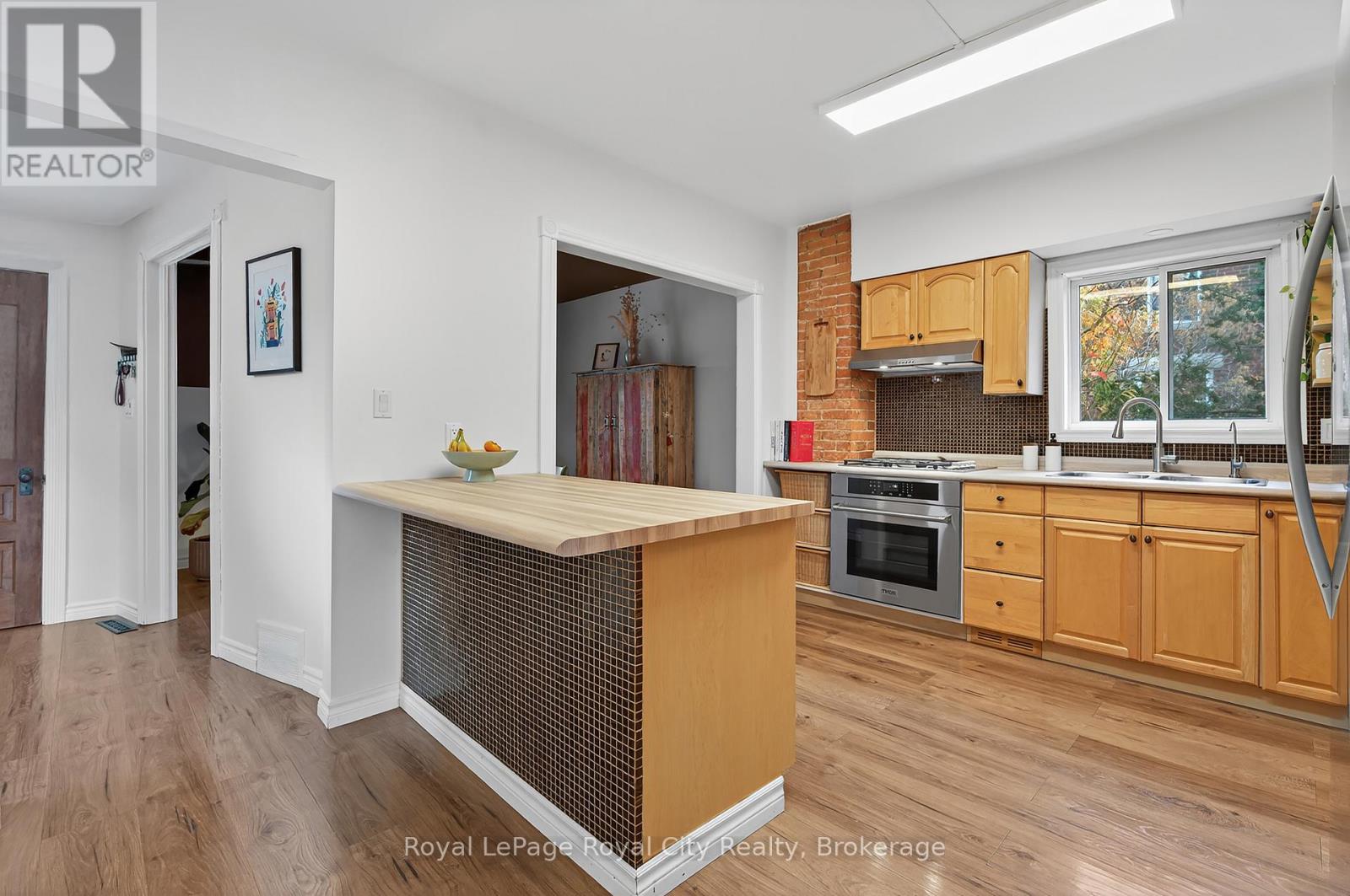 37 Lawrence Avenue, Guelph, Ontario  N1E 5Y4 - Photo 5 - X12492186