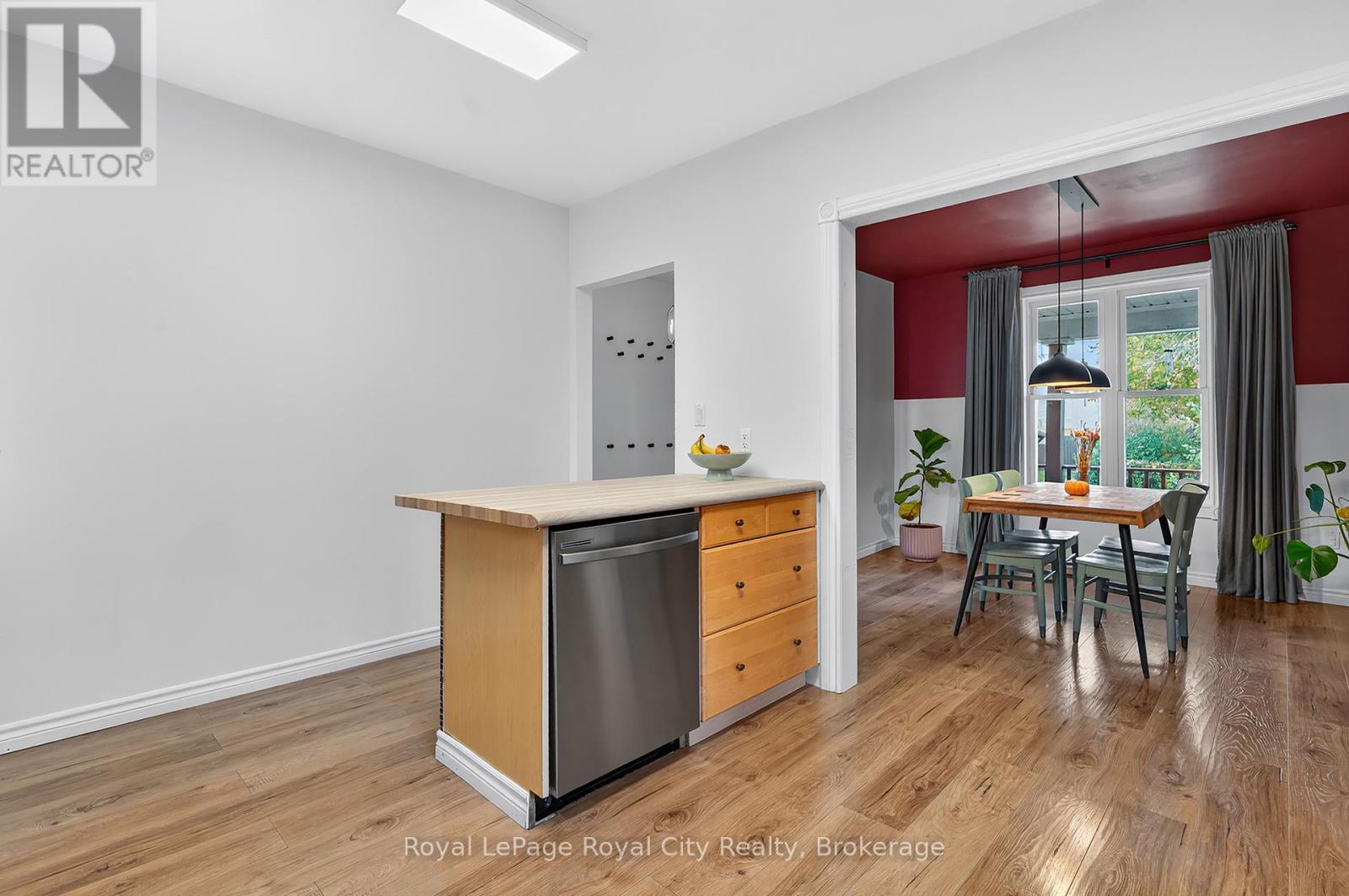 37 Lawrence Avenue, Guelph, Ontario  N1E 5Y4 - Photo 6 - X12492186