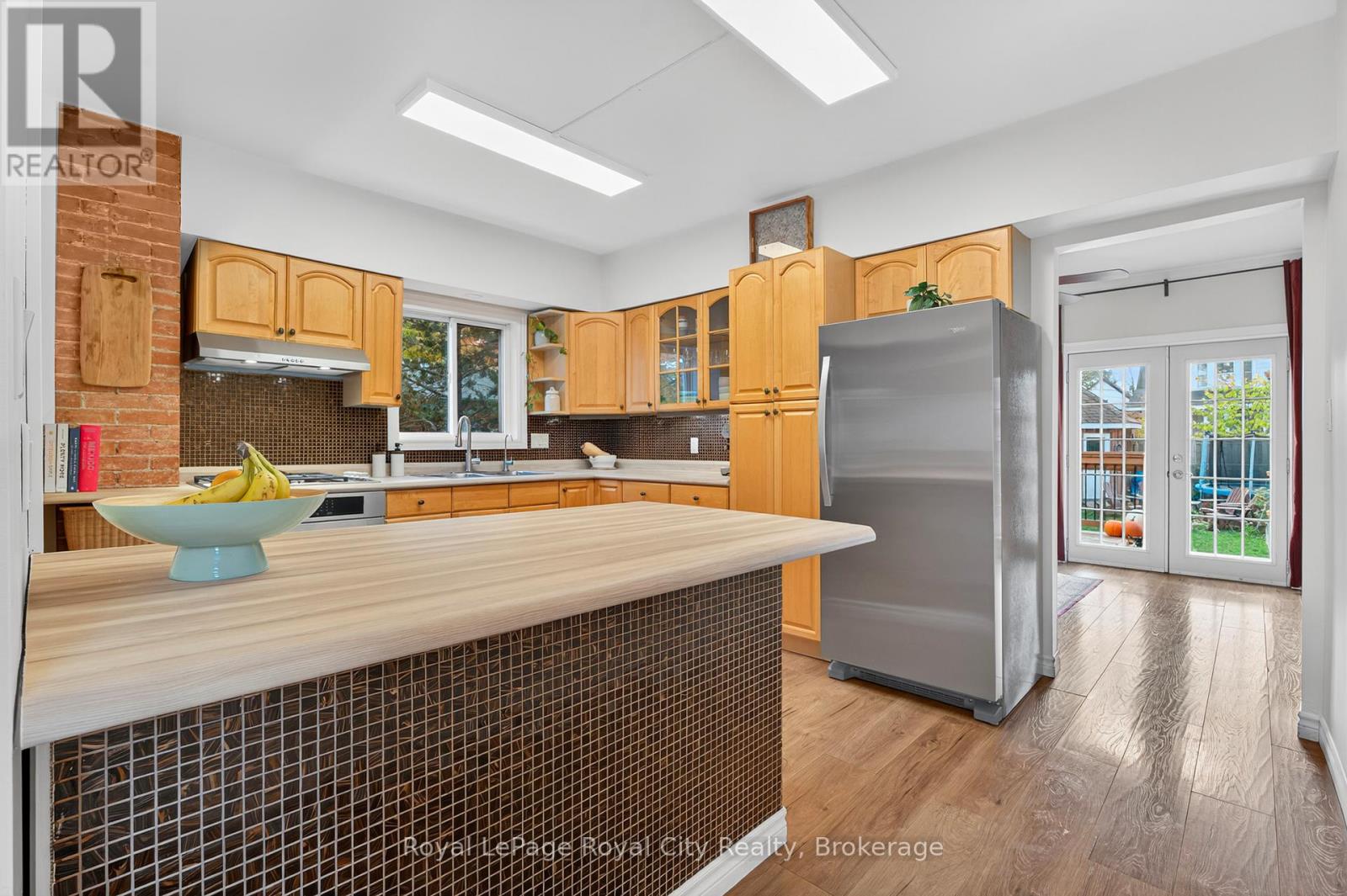 37 Lawrence Avenue, Guelph, Ontario  N1E 5Y4 - Photo 7 - X12492186