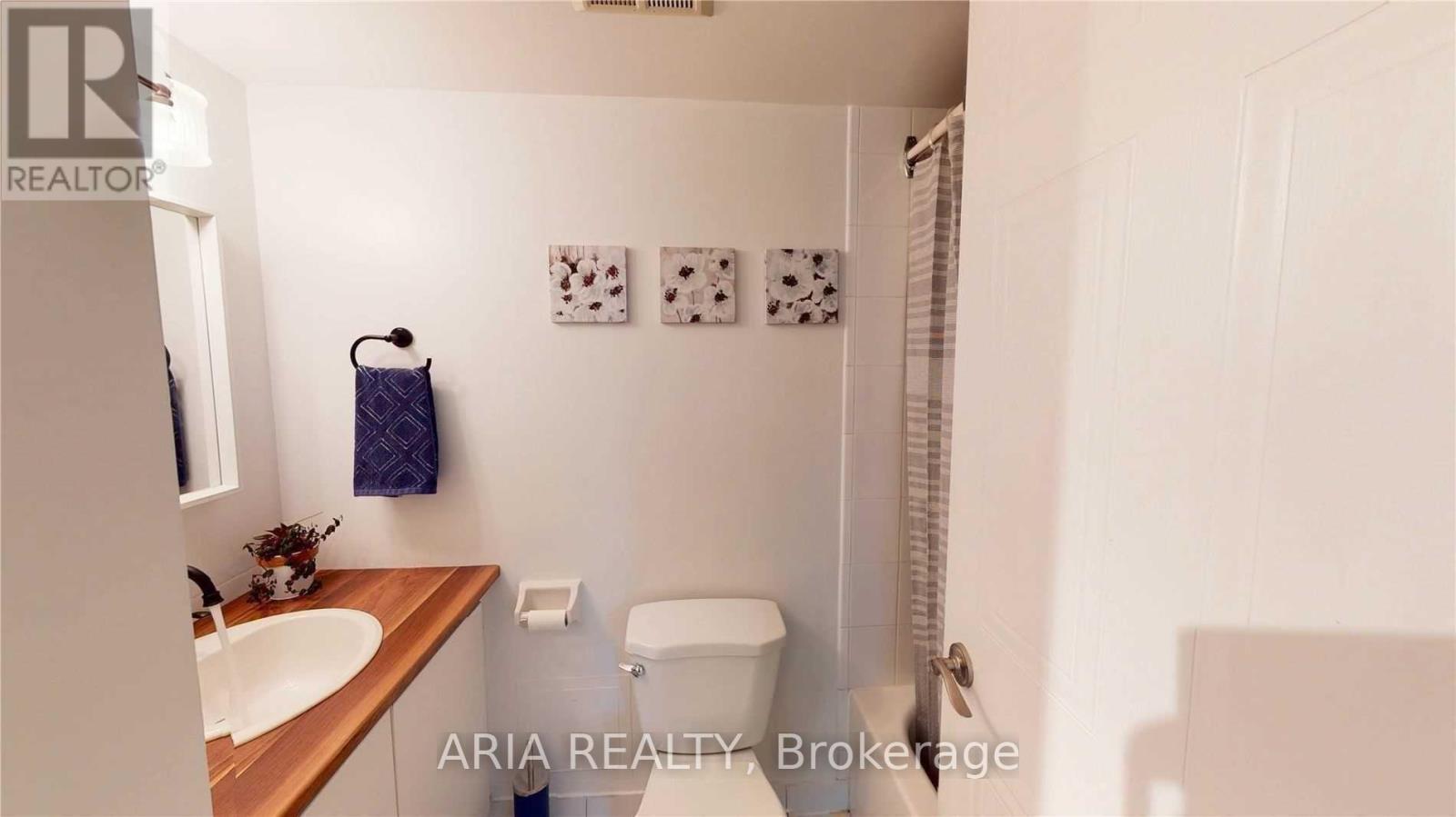 1003 - 350 Webb Drive, Mississauga, Ontario  L5B 3W4 - Photo 5 - W12492028