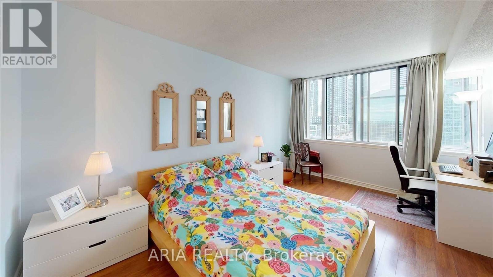 1003 - 350 Webb Drive, Mississauga, Ontario  L5B 3W4 - Photo 6 - W12492028