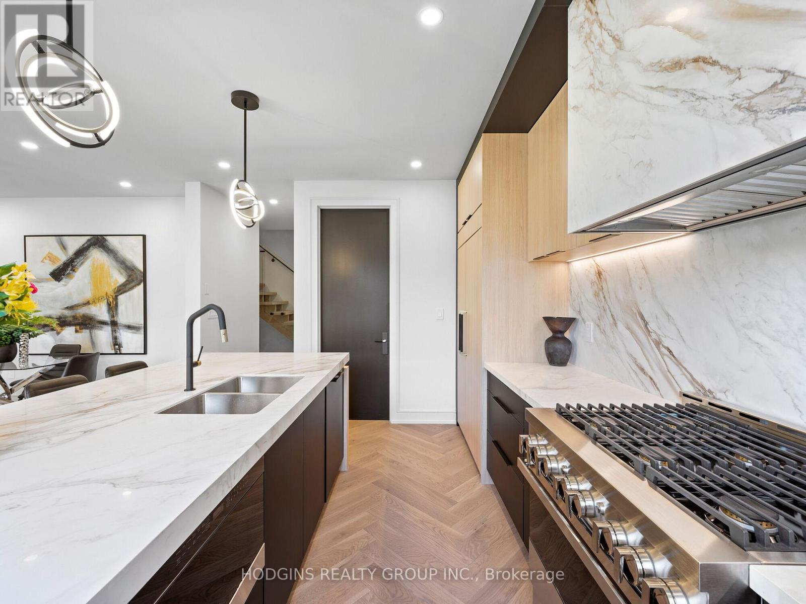 855 Tenth Street, Mississauga, Ontario  L5E 1S7 - Photo 10 - W12492030