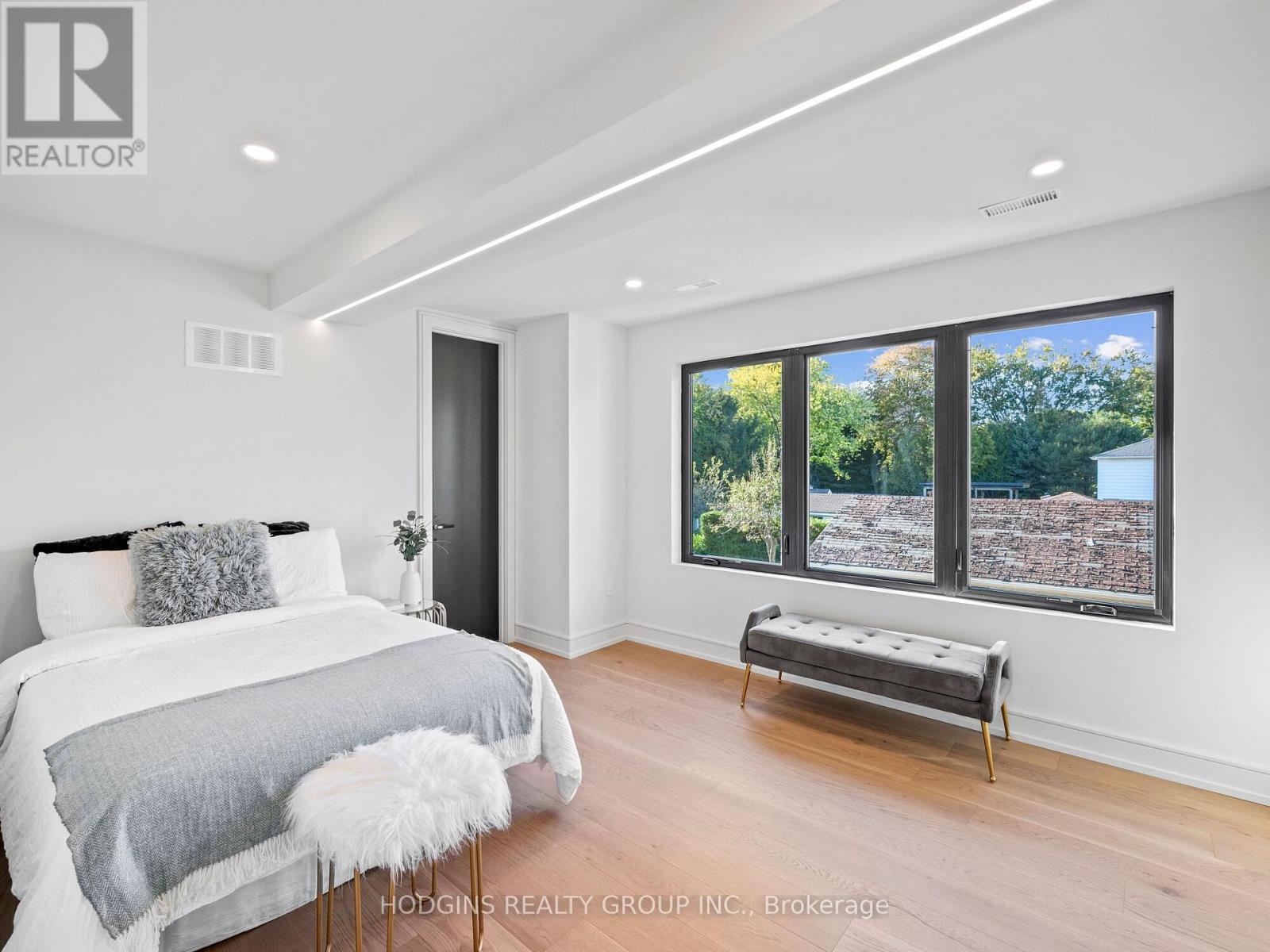 855 Tenth Street, Mississauga, Ontario  L5E 1S7 - Photo 13 - W12492030