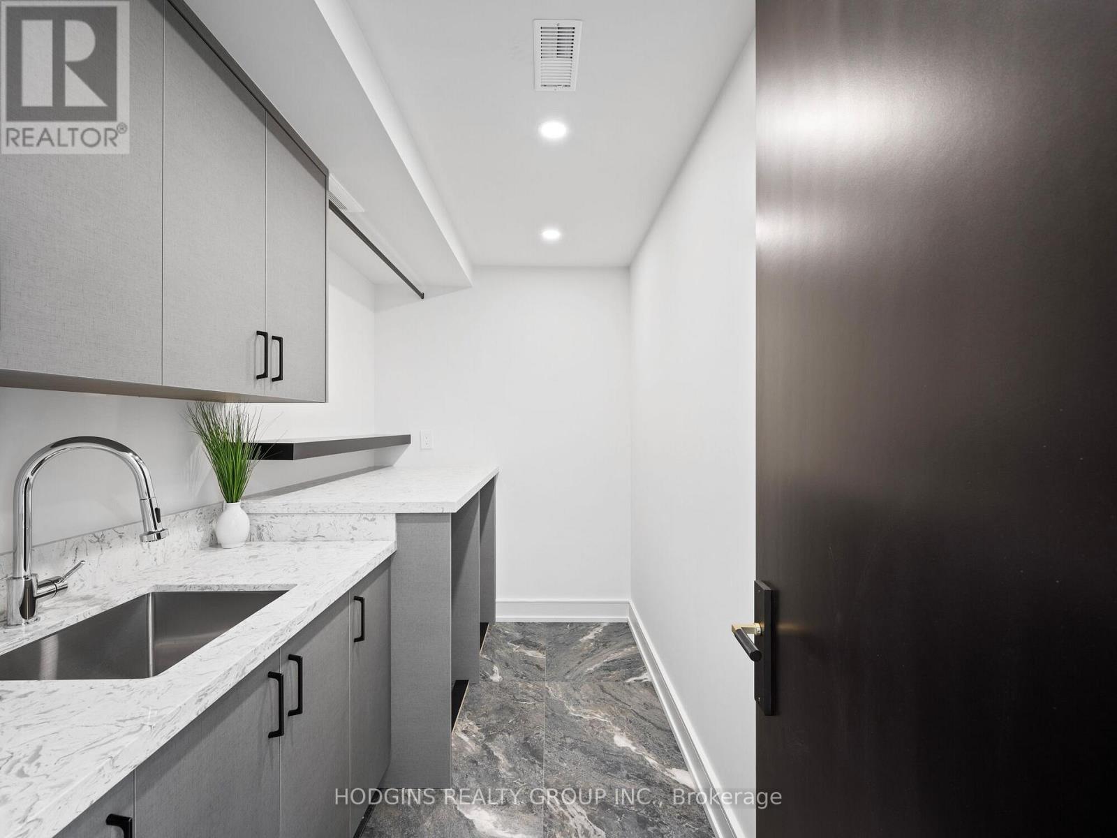 855 Tenth Street, Mississauga, Ontario  L5E 1S7 - Photo 23 - W12492030