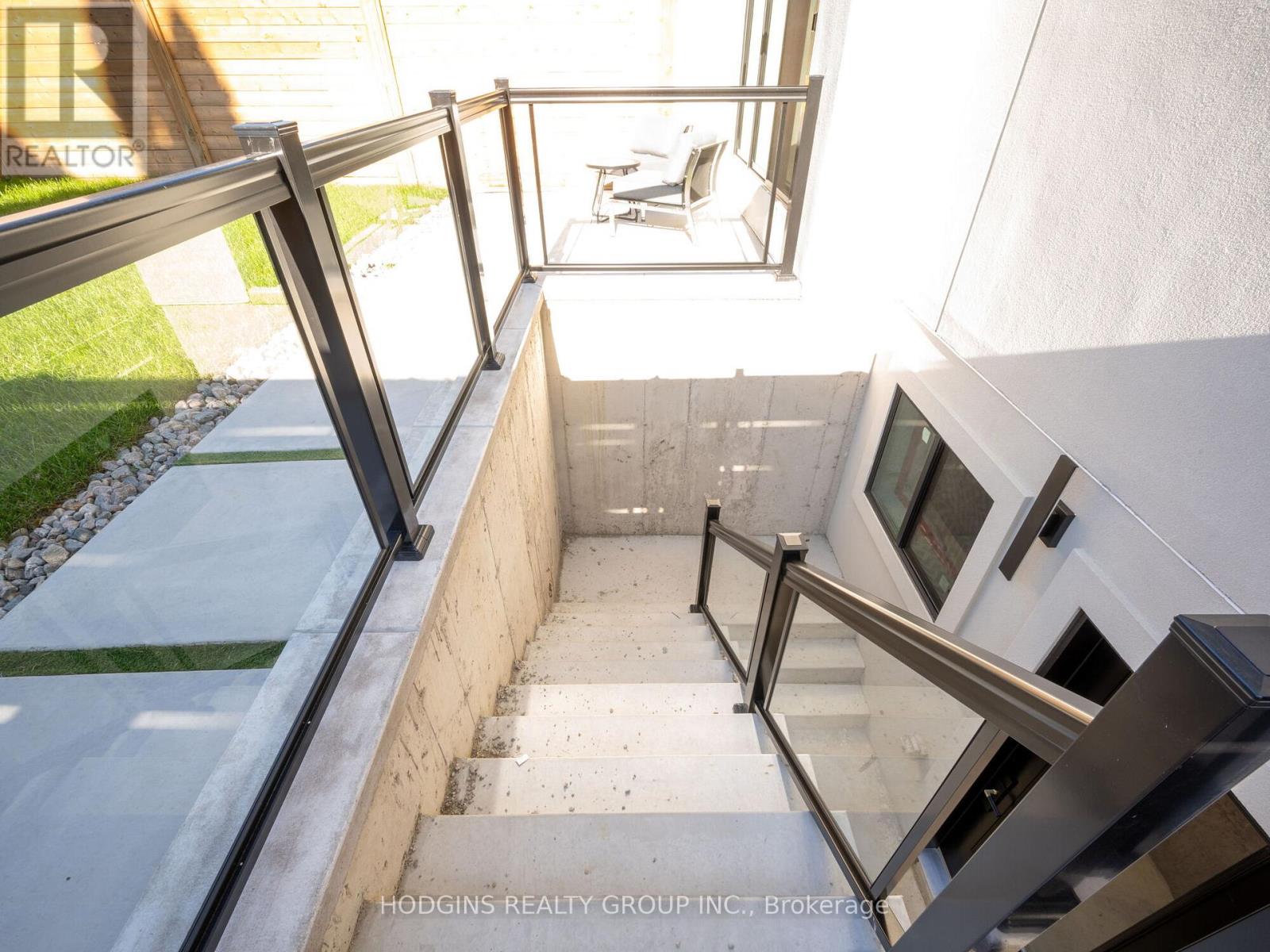 855 Tenth Street, Mississauga, Ontario  L5E 1S7 - Photo 32 - W12492030