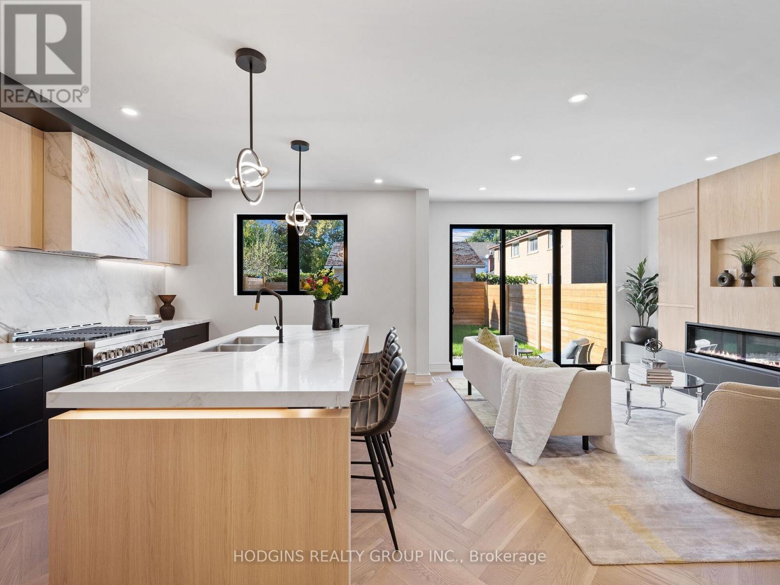 855 Tenth Street, Mississauga, Ontario  L5E 1S7 - Photo 4 - W12492030