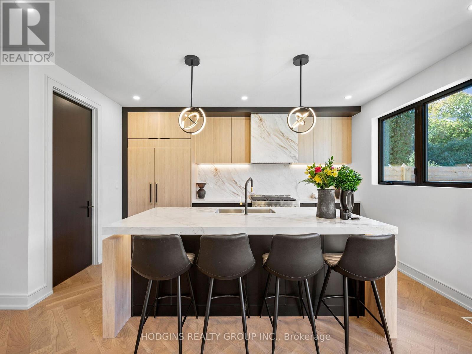 855 Tenth Street, Mississauga, Ontario  L5E 1S7 - Photo 9 - W12492030