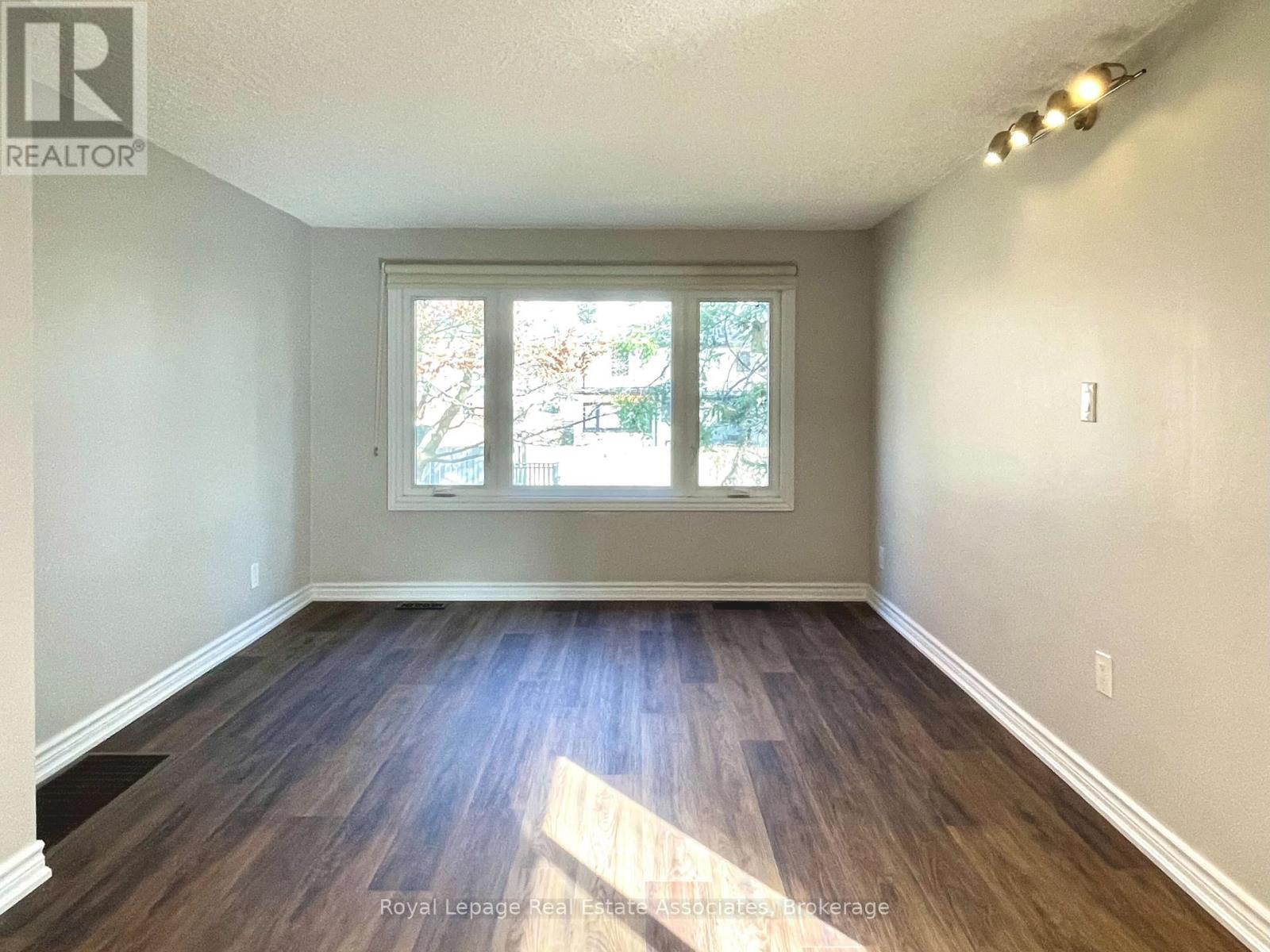 2081b Snow Crescent, Mississauga, Ontario  L4Y 1T4 - Photo 4 - W12492034