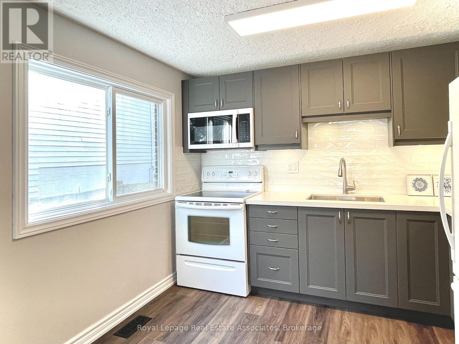 2081b Snow Crescent, Mississauga, Ontario  L4Y 1T4 - Photo 9 - W12492034