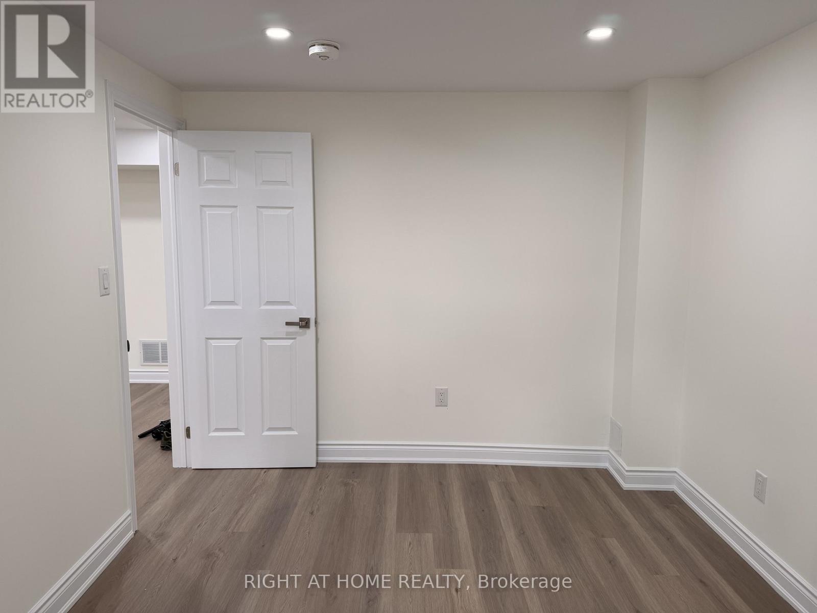 Bsmt - 604 Lott Crescent, Milton, Ontario  L9T 7P8 - Photo 6 - W12492056