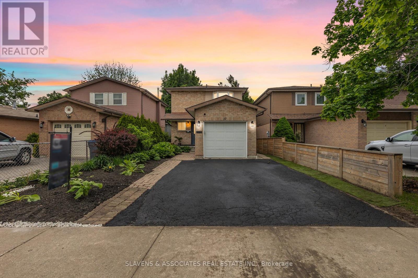 37 VODDEN STREET W, Brampton, Ontario