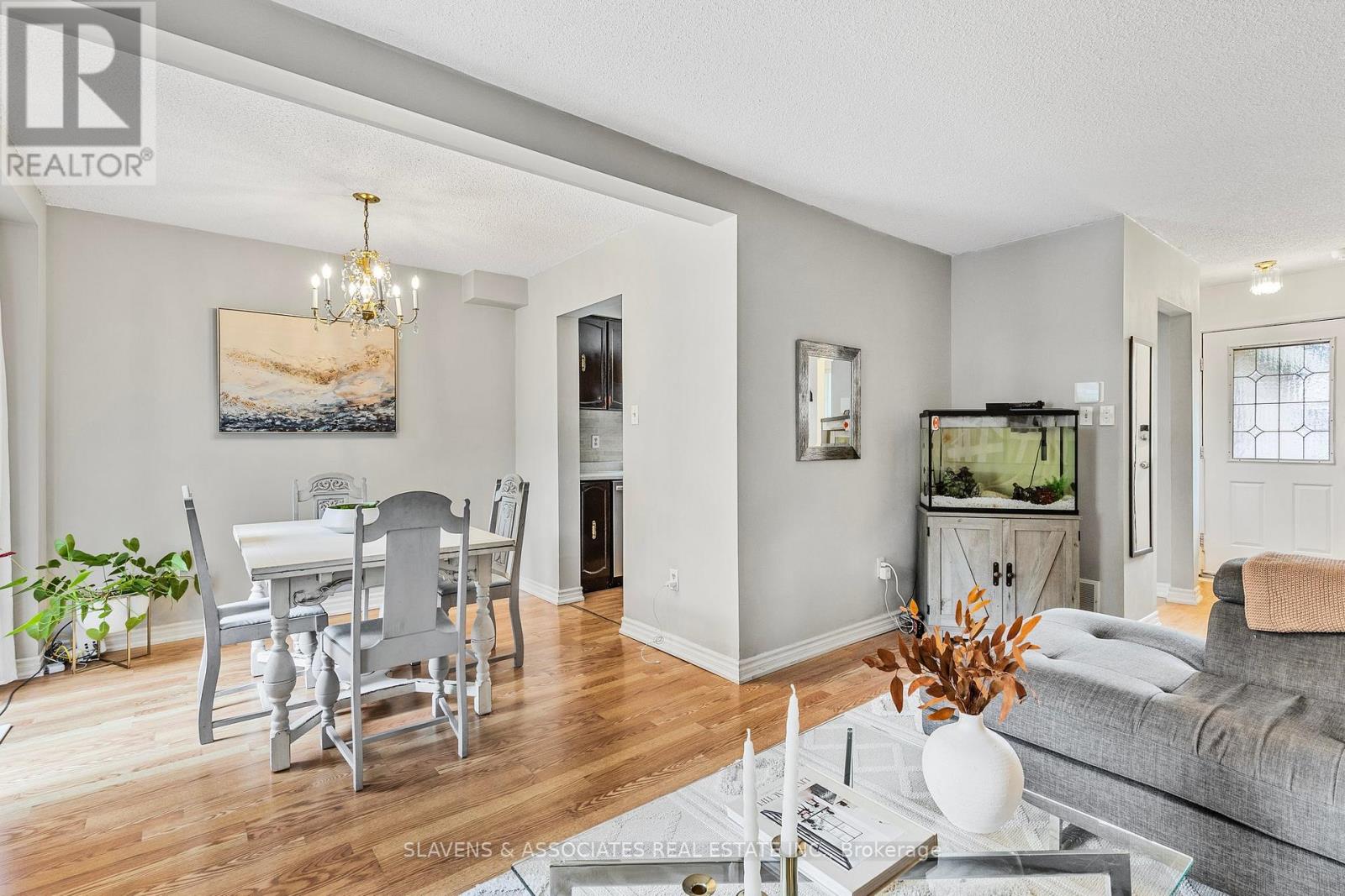 37 Vodden Street W, Brampton, Ontario  L6X 2W6 - Photo 10 - W12492086