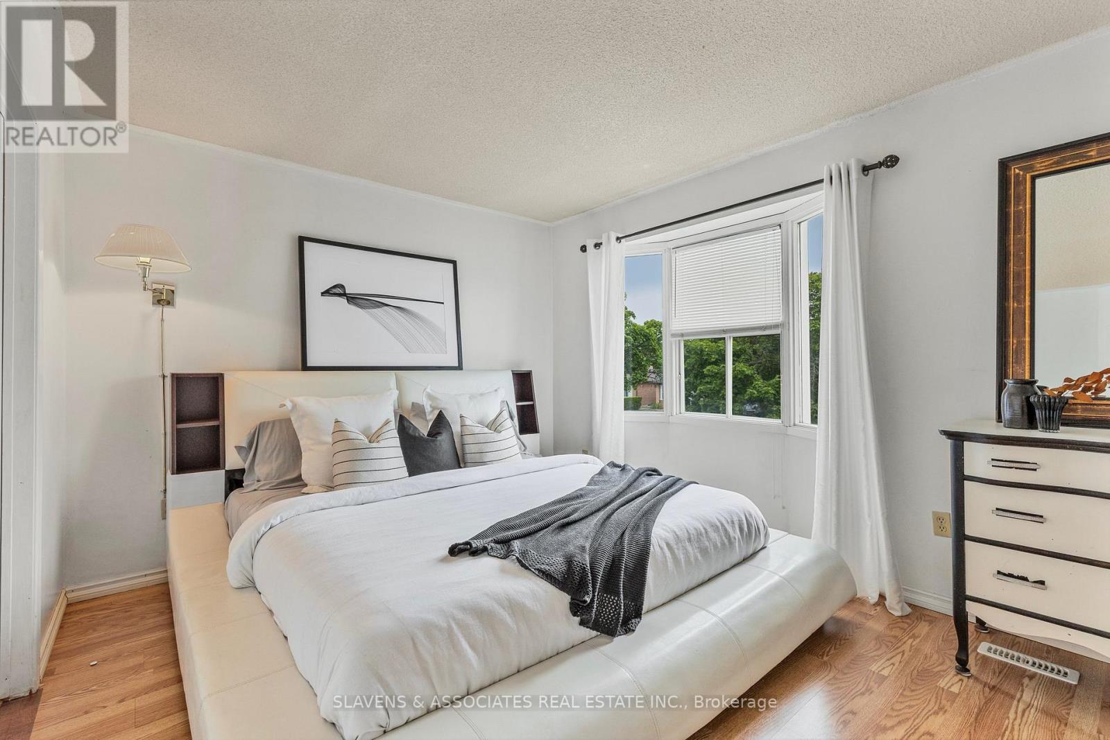 37 Vodden Street W, Brampton, Ontario  L6X 2W6 - Photo 18 - W12492086