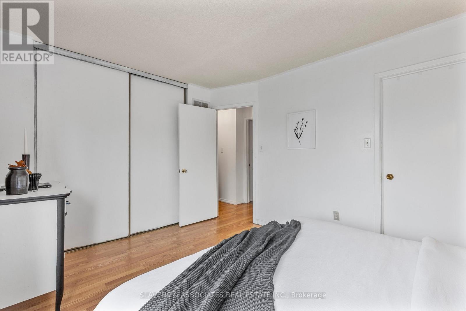 37 Vodden Street W, Brampton, Ontario  L6X 2W6 - Photo 19 - W12492086