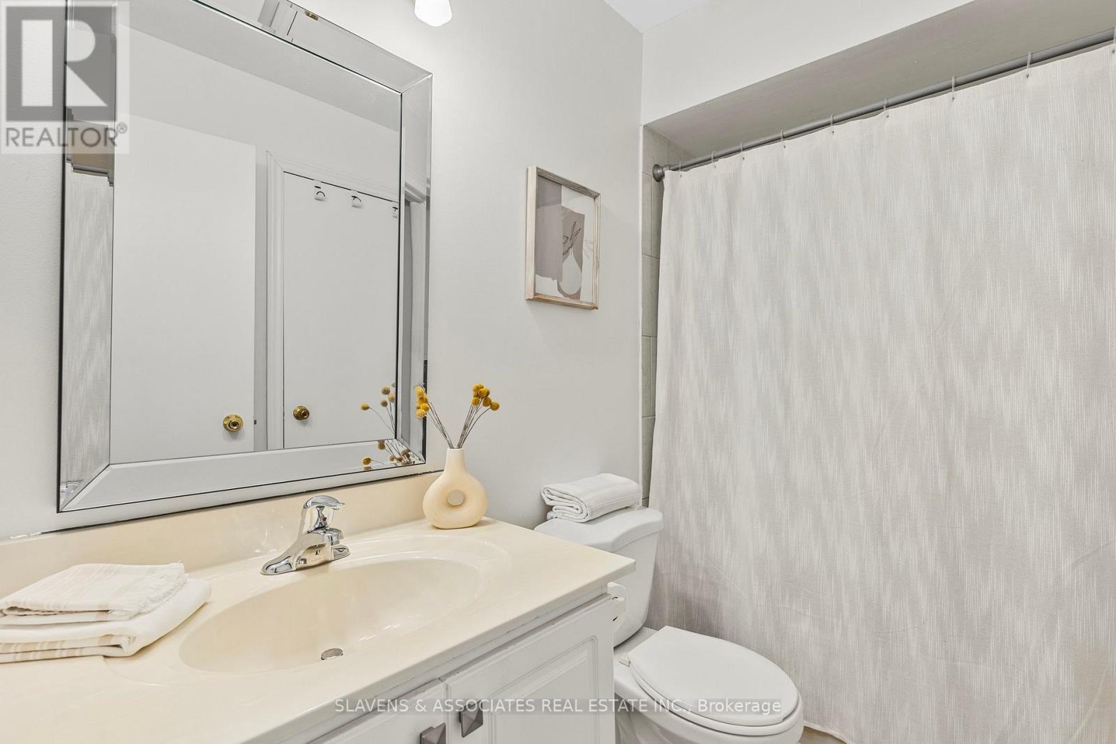 37 Vodden Street W, Brampton, Ontario  L6X 2W6 - Photo 21 - W12492086