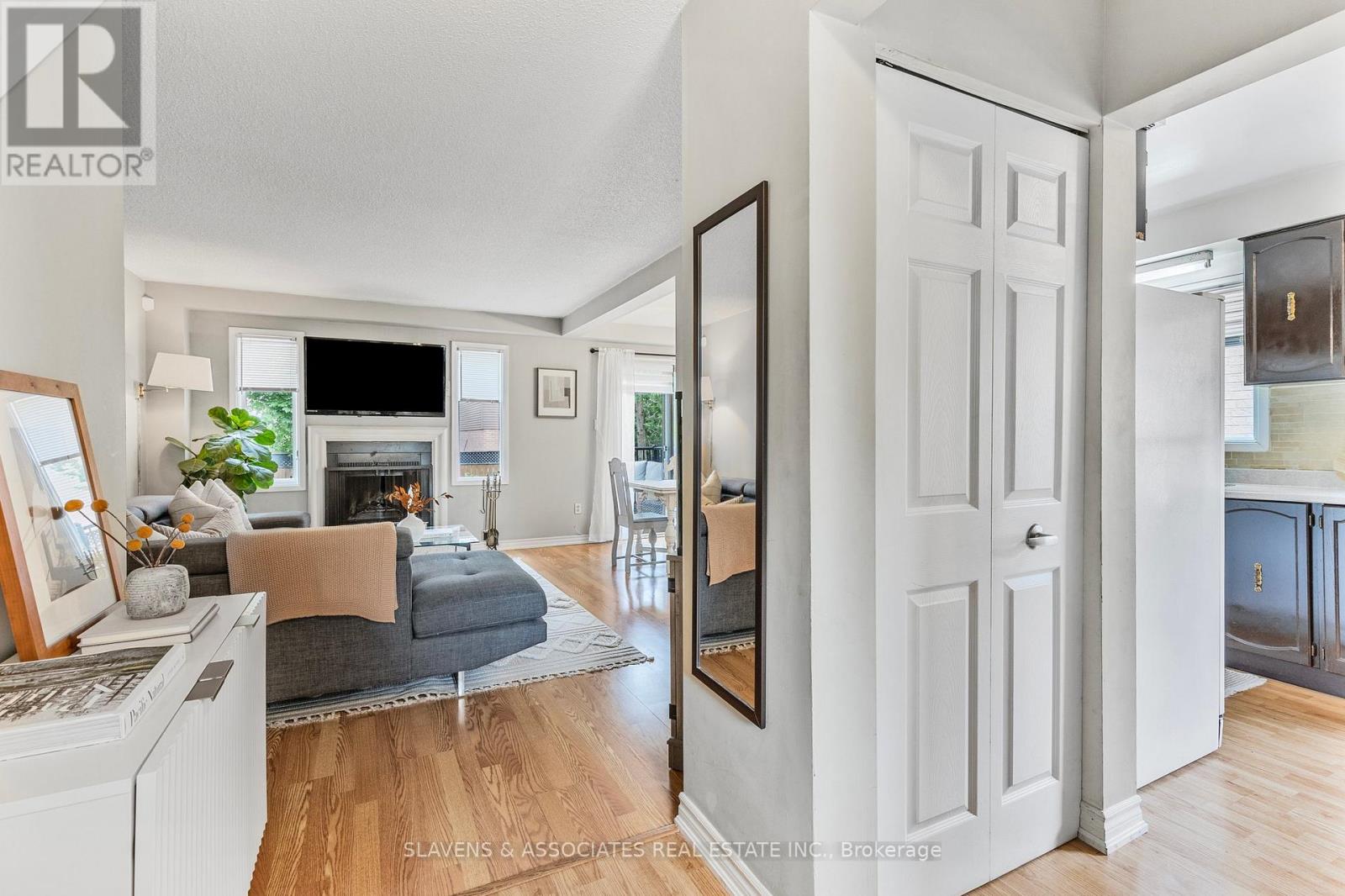 37 Vodden Street W, Brampton, Ontario  L6X 2W6 - Photo 5 - W12492086