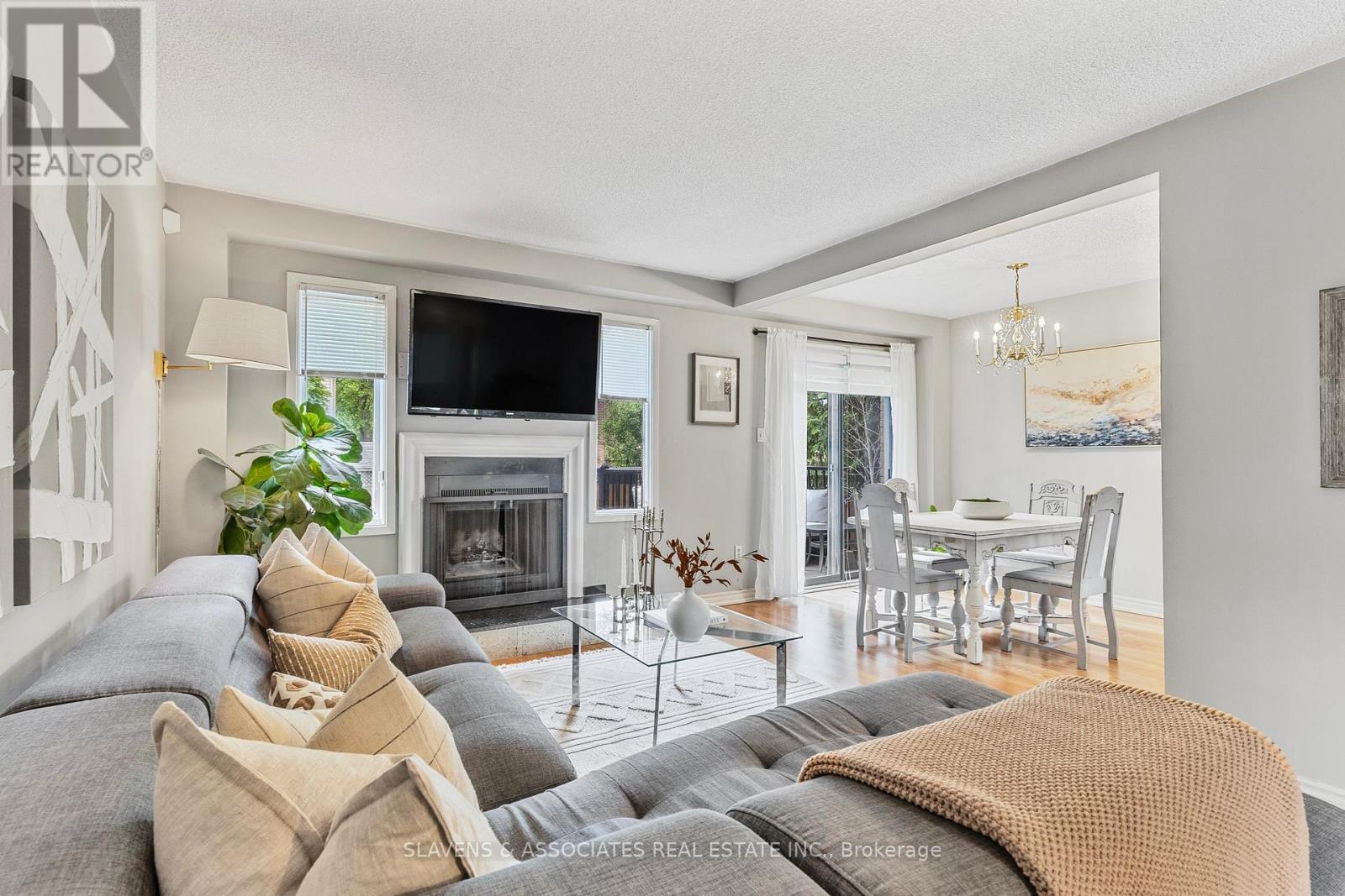 37 Vodden Street W, Brampton, Ontario  L6X 2W6 - Photo 7 - W12492086