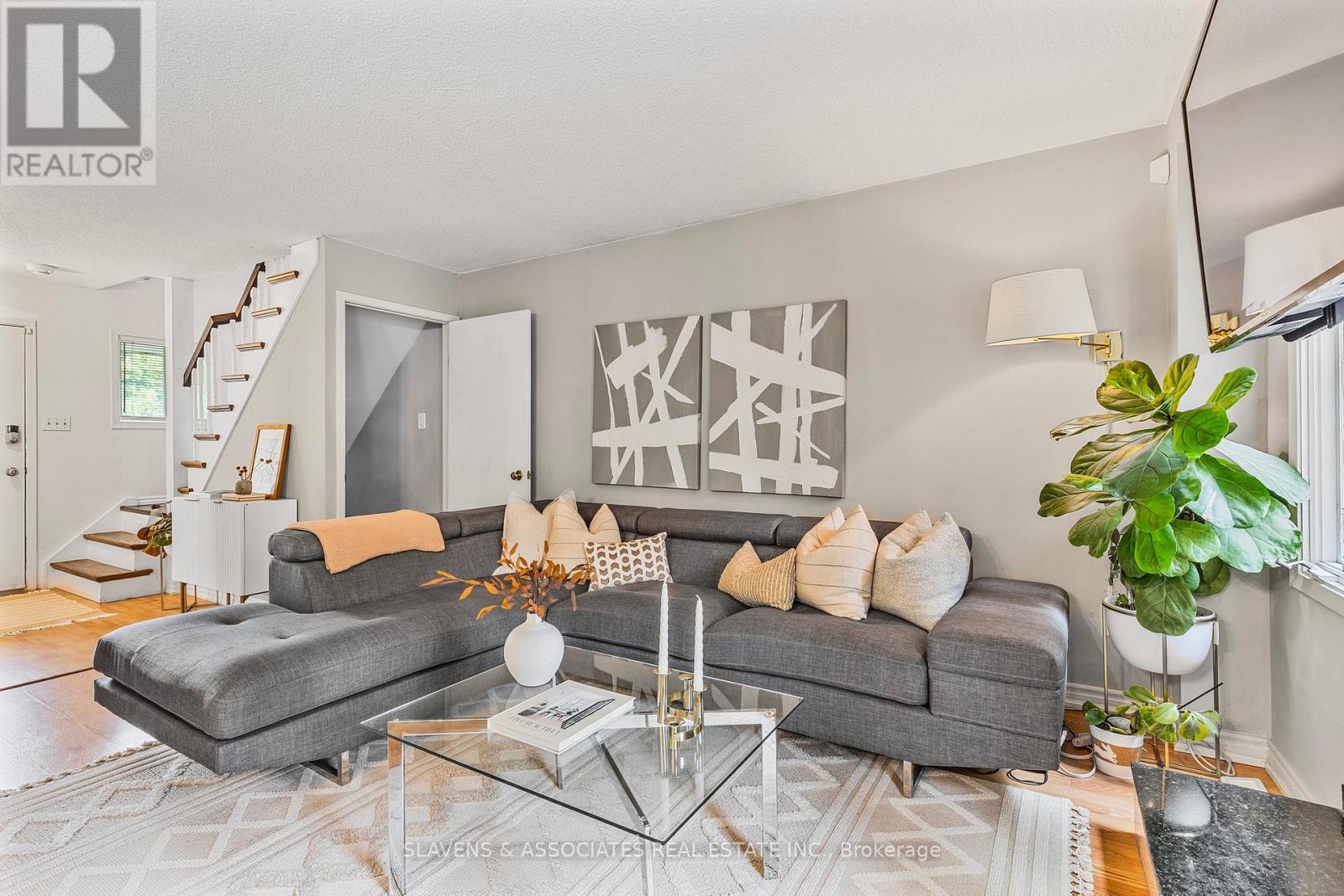 37 Vodden Street W, Brampton, Ontario  L6X 2W6 - Photo 9 - W12492086