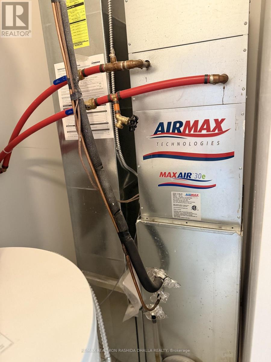 305 - 160 Canon Jackson Drive, Toronto, Ontario  M6M 0B6 - Photo 17 - W12492088