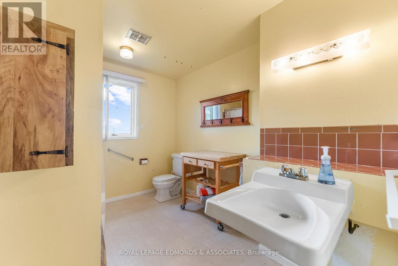 44 Alva Drive, Whitewater Region, Ontario  K0J 1K0 - Photo 10 - X12492224