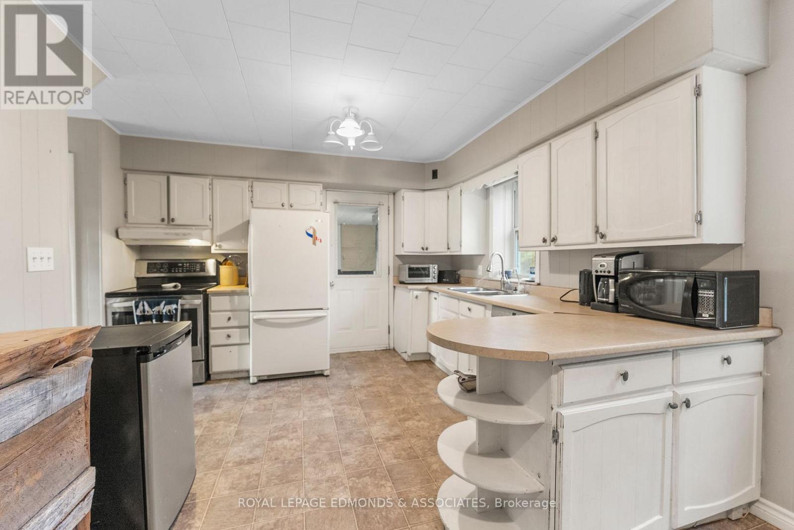 44 Alva Drive, Whitewater Region, Ontario  K0J 1K0 - Photo 17 - X12492224