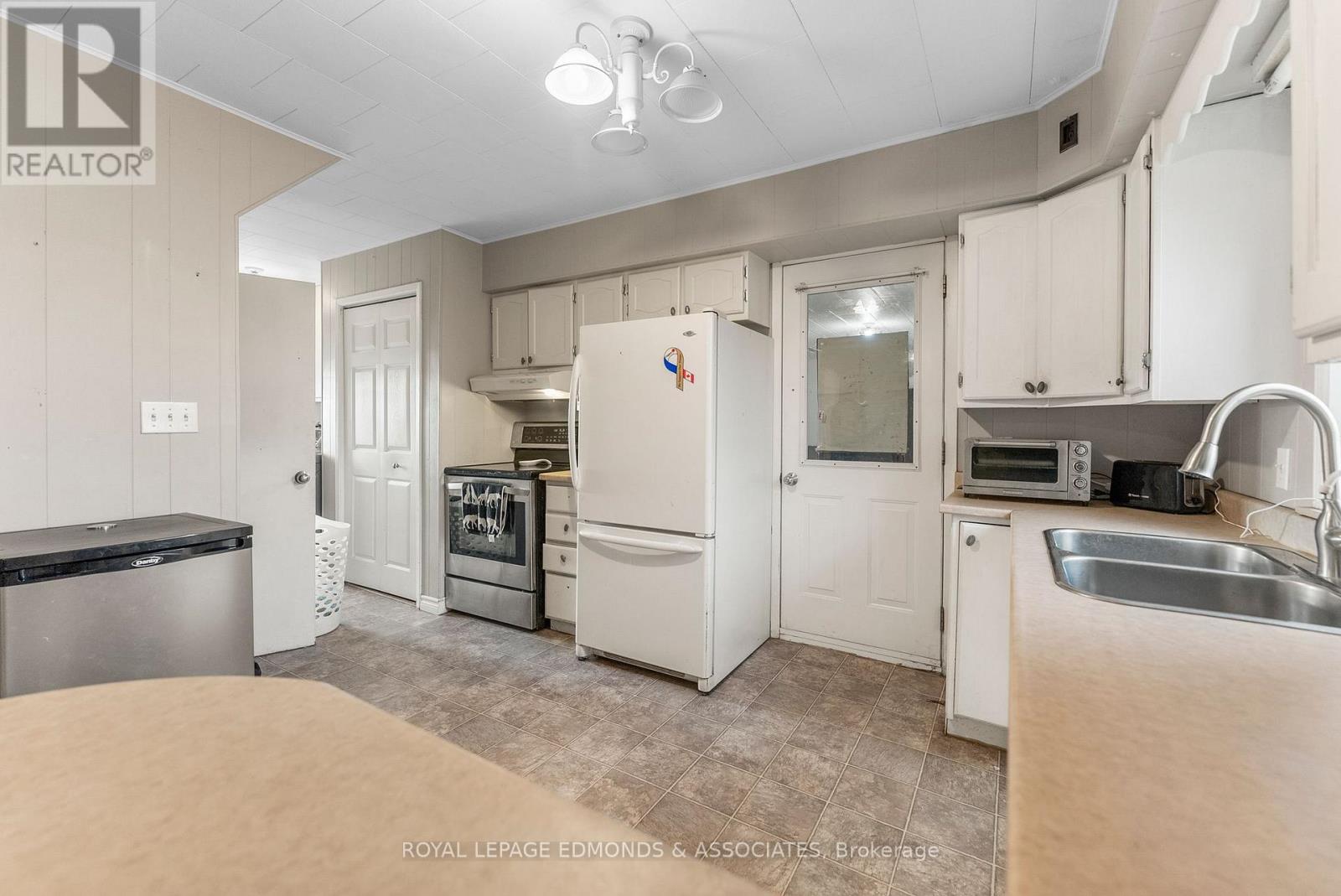 44 Alva Drive, Whitewater Region, Ontario  K0J 1K0 - Photo 18 - X12492224