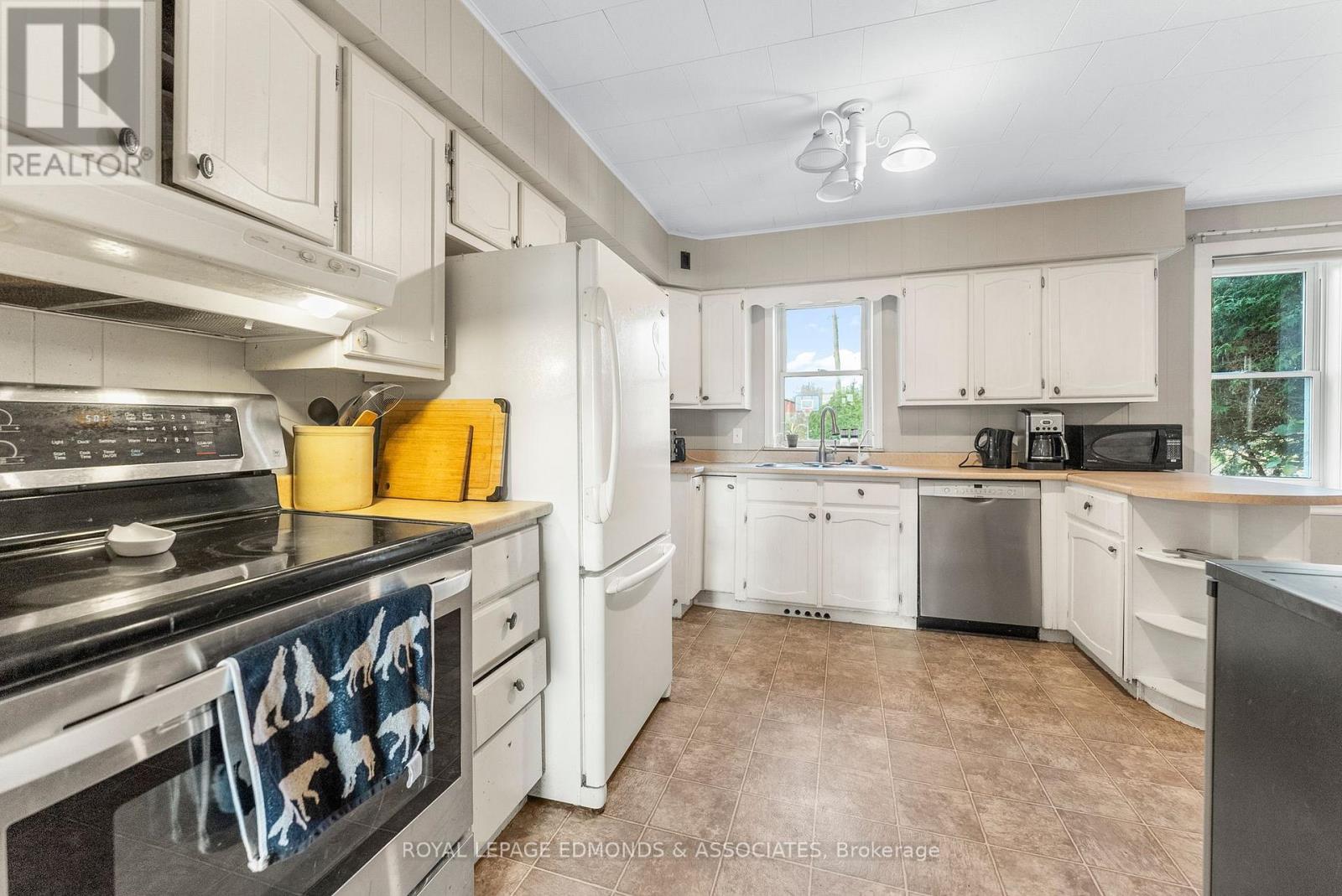 44 Alva Drive, Whitewater Region, Ontario  K0J 1K0 - Photo 19 - X12492224