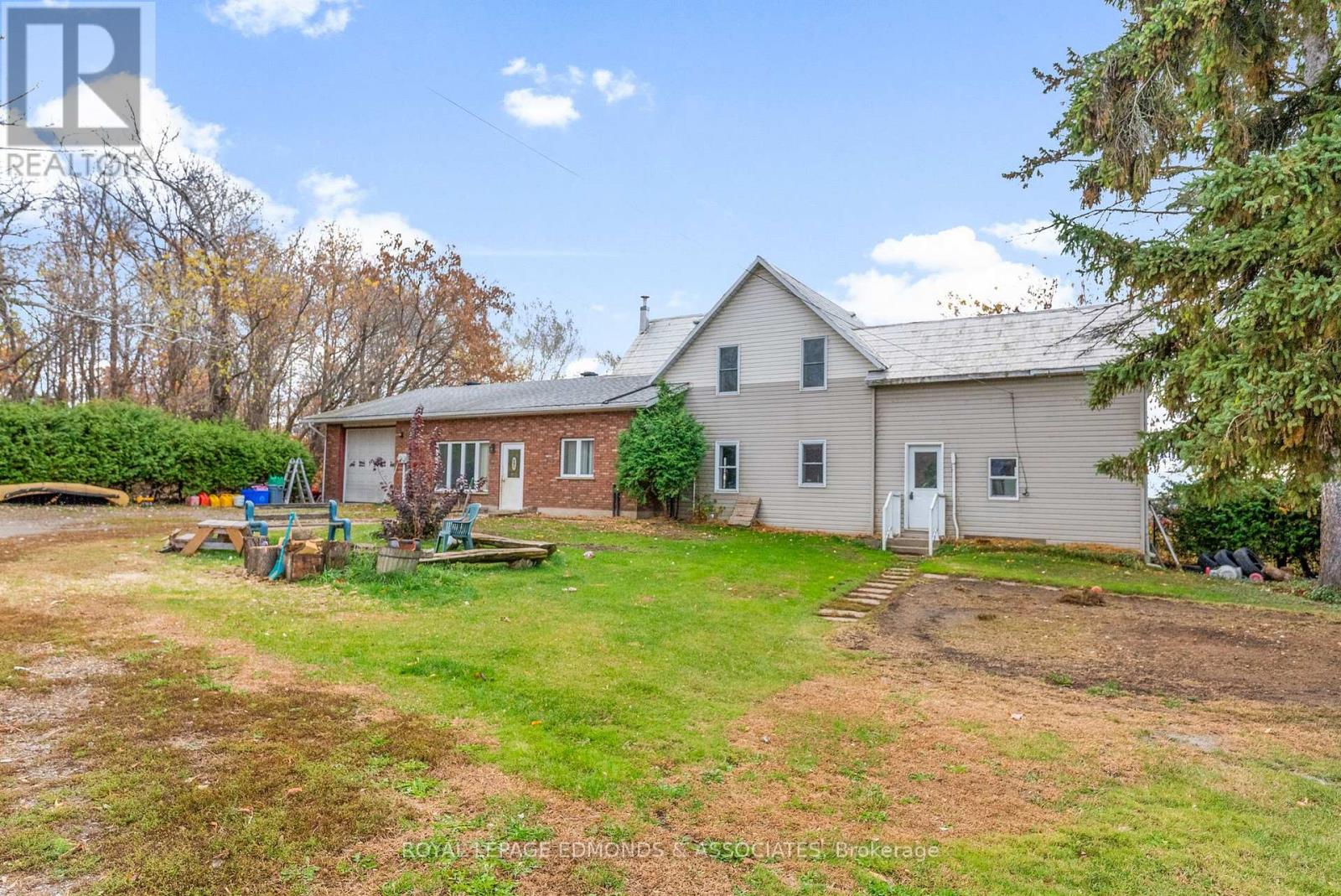 44 Alva Drive, Whitewater Region, Ontario  K0J 1K0 - Photo 4 - X12492224