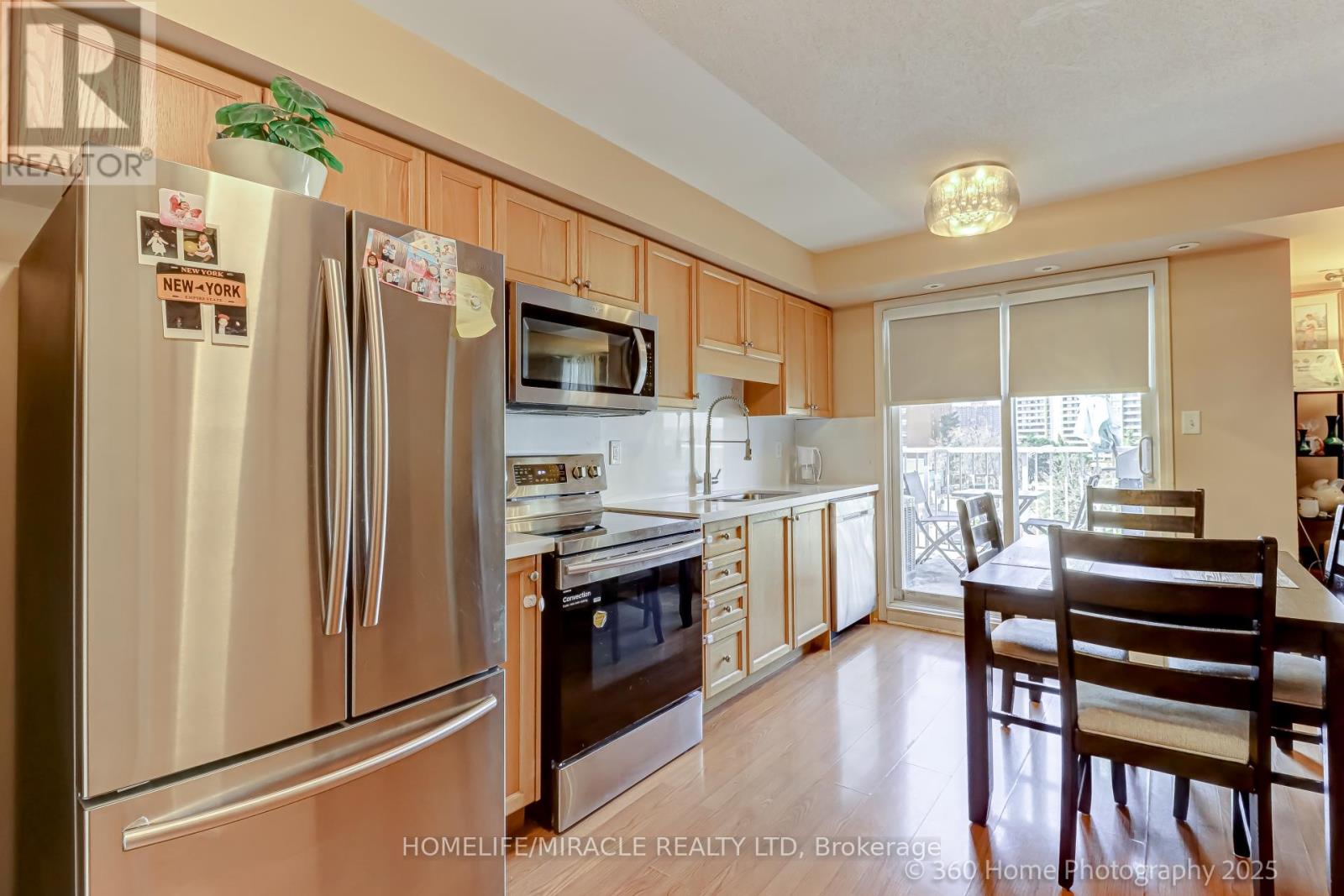 8 - 37 Four Winds Drive, Toronto, Ontario  M3J 1K7 - Photo 6 - W12488212