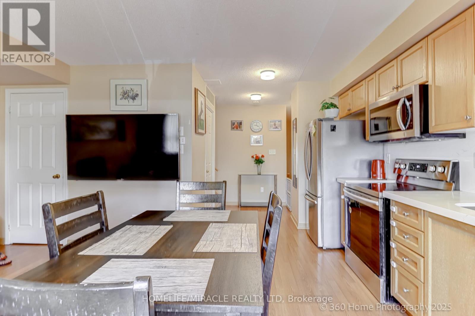 8 - 37 Four Winds Drive, Toronto, Ontario  M3J 1K7 - Photo 11 - W12488212